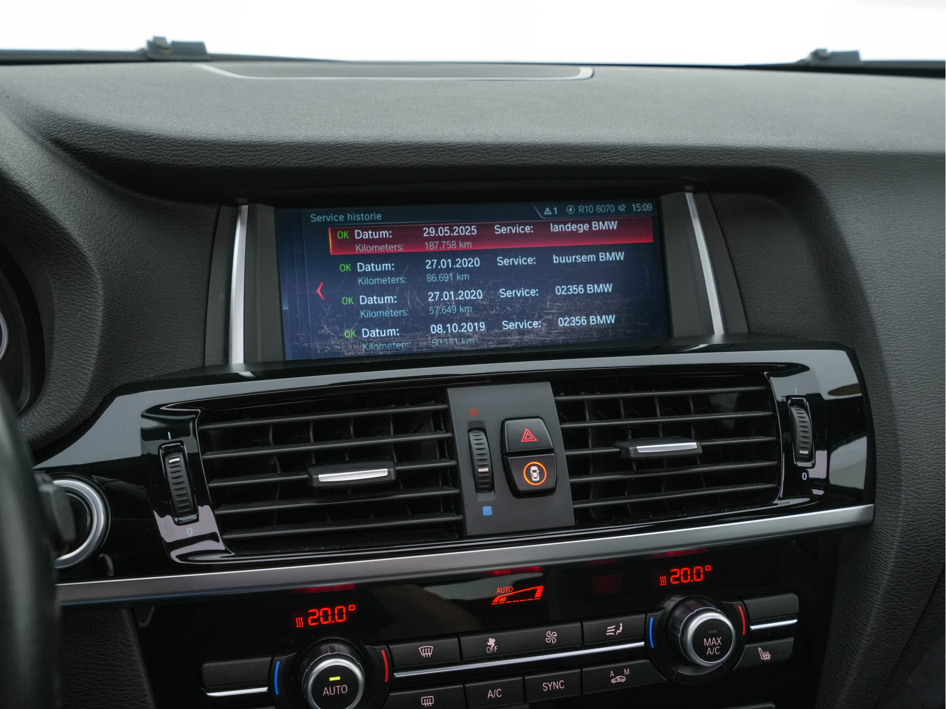 BMW X4 xDrive35d Centennial High Executive M-Sportpack Aut. *PANO | HEAD-UP | LEATHER-FABRIC | FULL-LED | ADAPTIVE-CRUISE | MEMORY-PACK | CAMERA | NAVI-FULLMAP | HEATED-SPORTSEATS | TOWBAR | PRIVACY-GLASS | SHIFT-PADDLES | 20''ALU*