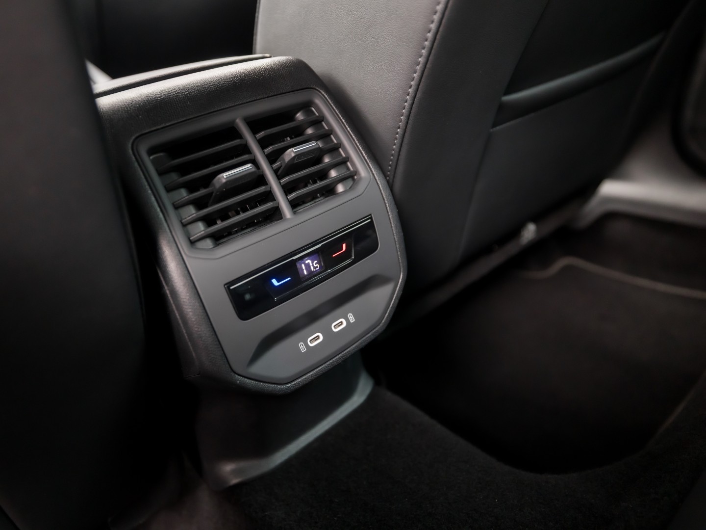 CUPRA Leon 1.5 TSI Sport 150Pk Automaat (APPLE CARPLAY, GROOT NAVI, KUIPSTOELEN, SENNHEISER AUDIO, CAMERA, STUUR/STOELVERWARMING, GETINT GLAS, NIEUWSTAAT)