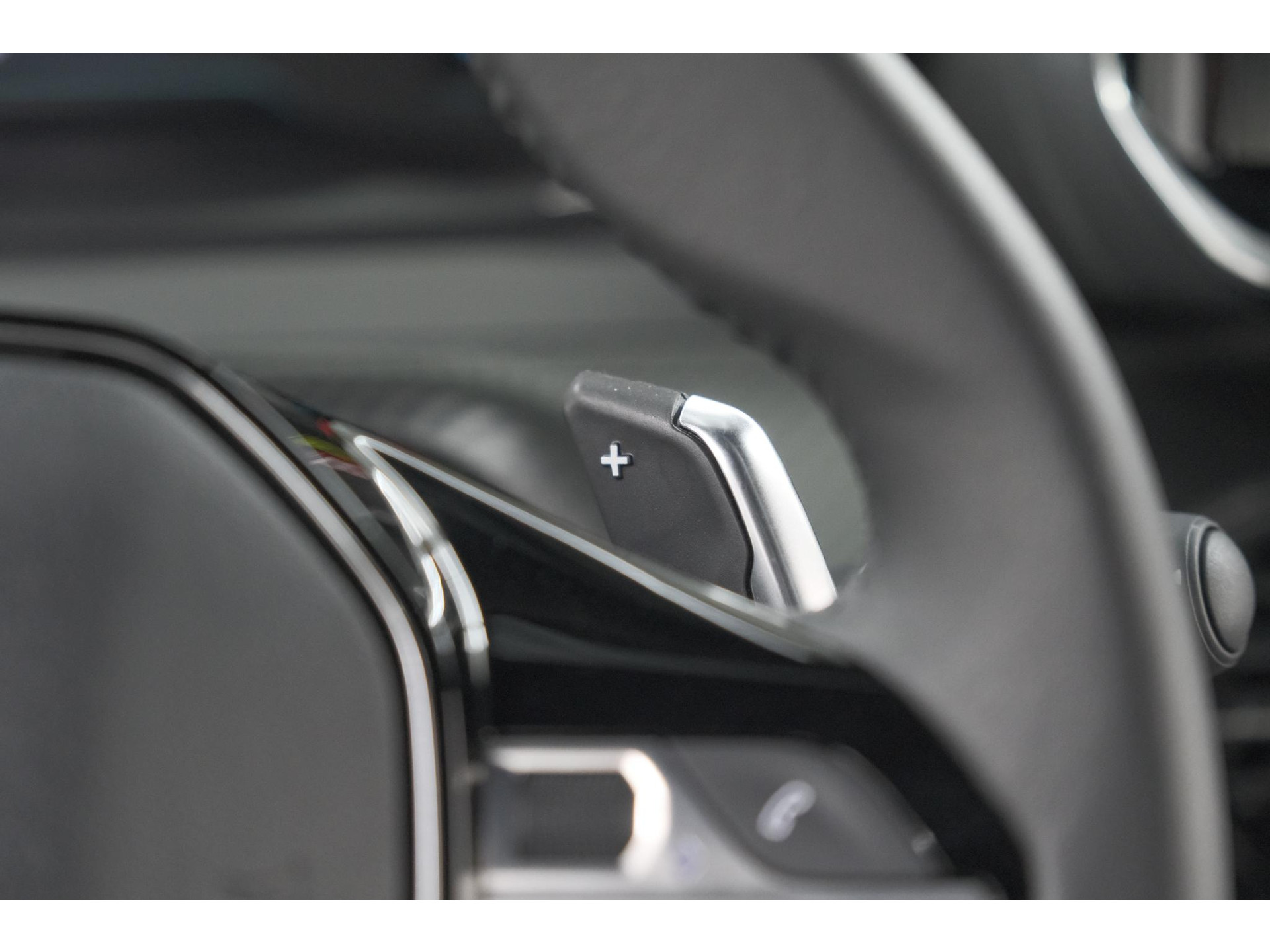 Peugeot 2008 Hybrid 136 e-DCS6 Style | Apple Carplay | Parkeersensoren | Climate control