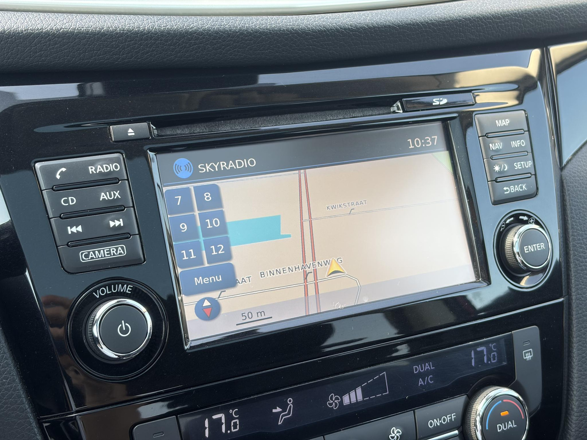 Nissan Qashqai 1.2 N-Connecta 360° Camera,Pano,Trekhaak,Navi,Clima,Cruise,Pdc V+A,Lm velgen,6 Bak,Dakrails,N.A.P,115pk,Apk tot 11-2026