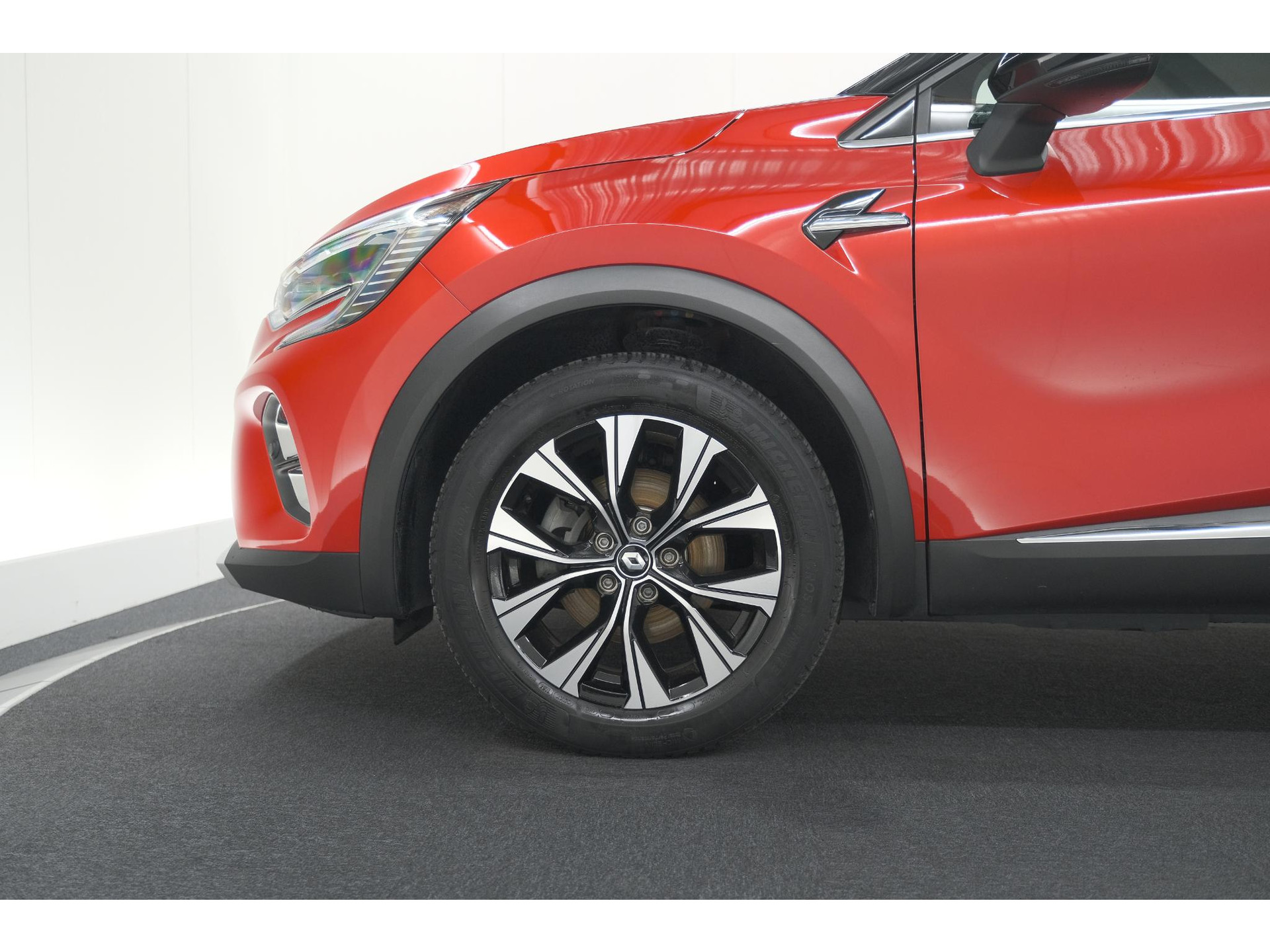 Renault Captur 1.6 E-Tech full hybrid 145 techno | Navigatie | Camera | Apple Carplay | 9.3 Inch Grootscherm