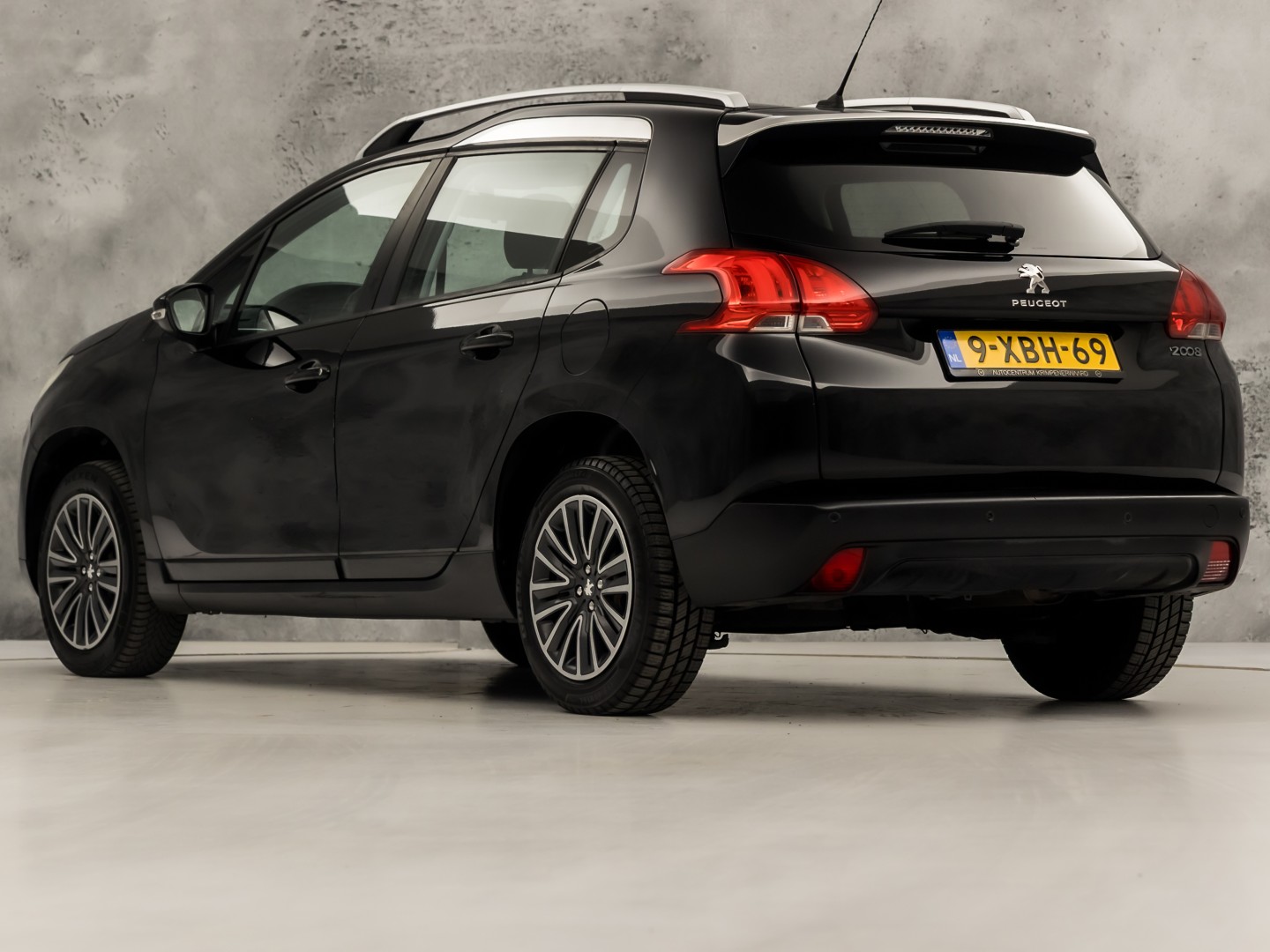 Peugeot 2008 1.2 VTi Sport (PANORAMADAK, NAVIGATIE, PARKEERSENSOREN, SPORTSTOELEN, CRUISE, NIEUWE APK, NIEUWSTAAT)