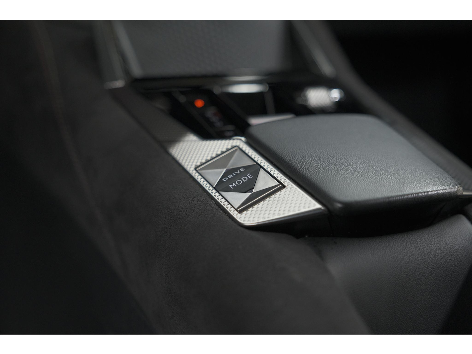 DS 4 PureTech 130 EAT8 Performance Line | Camera | Apple Carplay | Alcantara® bekleding | Parkeersensensoren