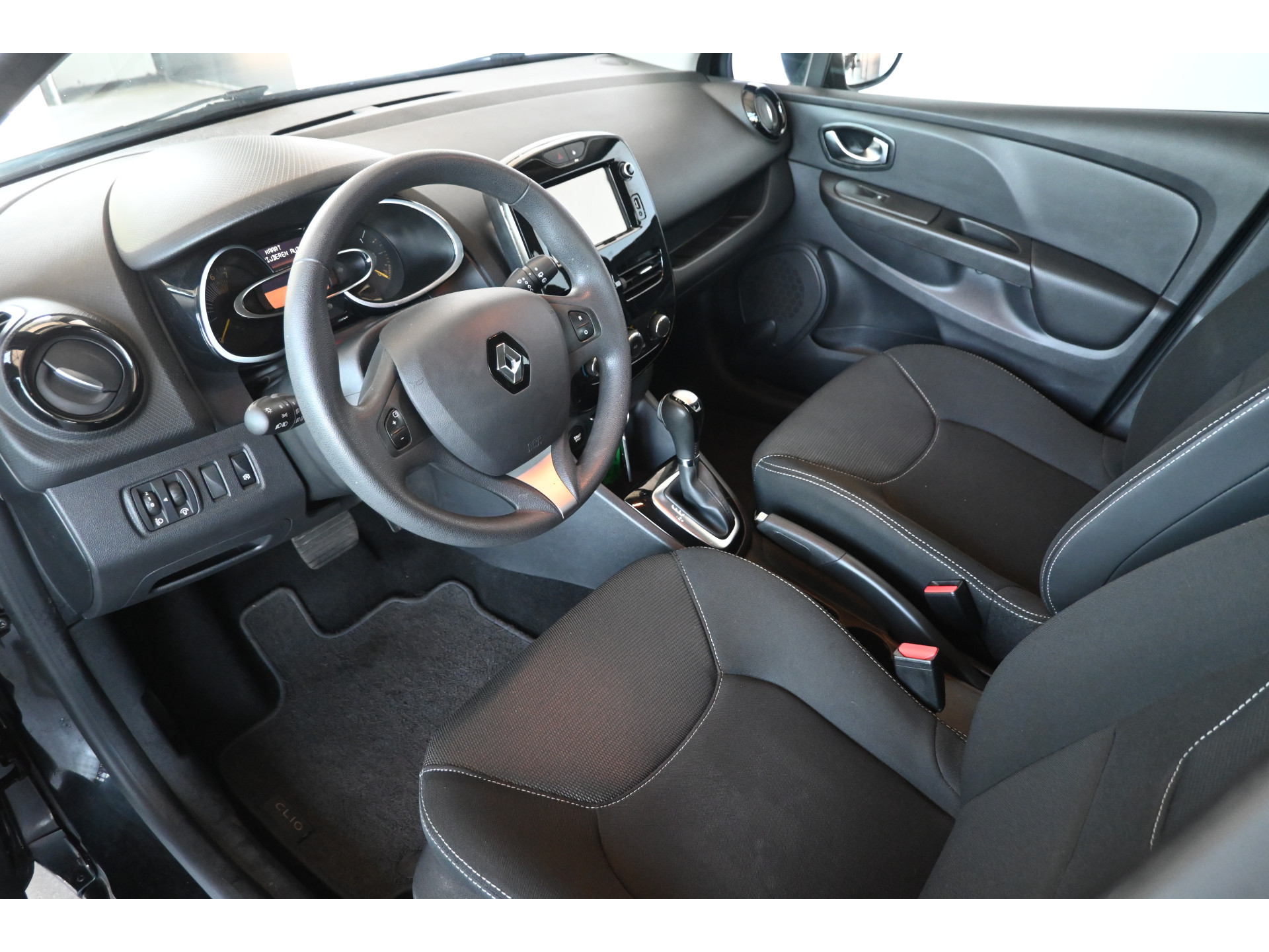 Renault Clio 1.2 Dynamique Automaat Airco Navigatie Cruise Control Goed Onderhouden! Inruil Mogelijk!