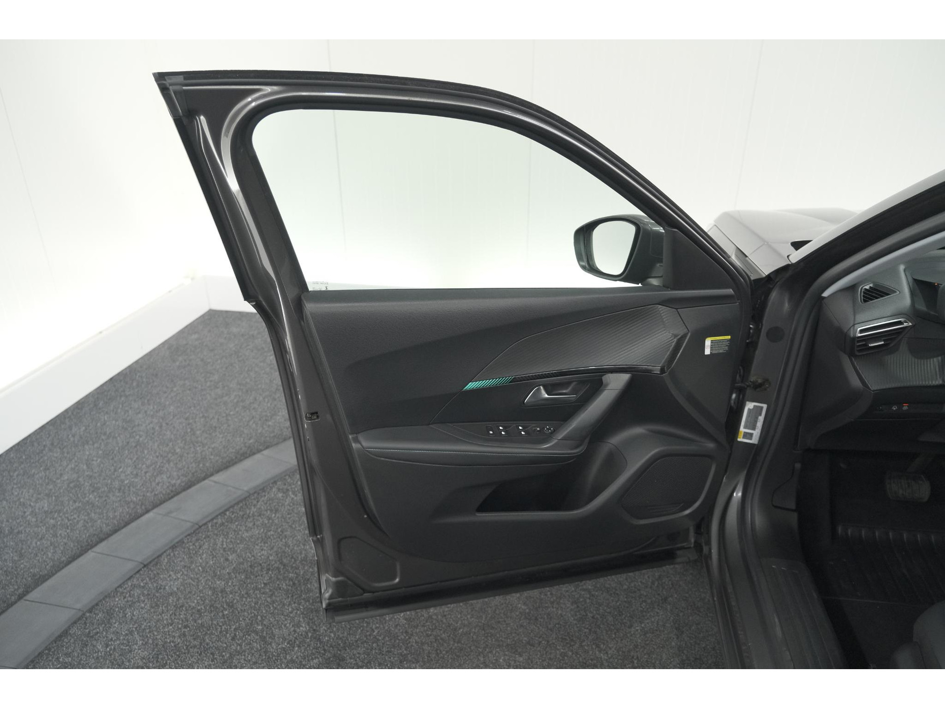 Peugeot 2008 PureTech 130 EAT8 Allure Pack | Stoelverwarming | Adaptieve Cruise Control | Camera