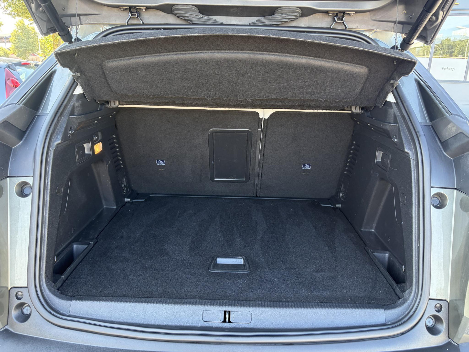 Peugeot 3008 1.2 PureTech Allure 2e Eigenaar l D-riem vv in 2023 l 360° Camera l Carplay l Dealer Onderhouden l Keyless l Stoelverwarming l Dodehoek l 6 Bak l Pdc V+A l 131pk l Bj 12-2017 l 19'' Lmv l Apk tot 12-2026