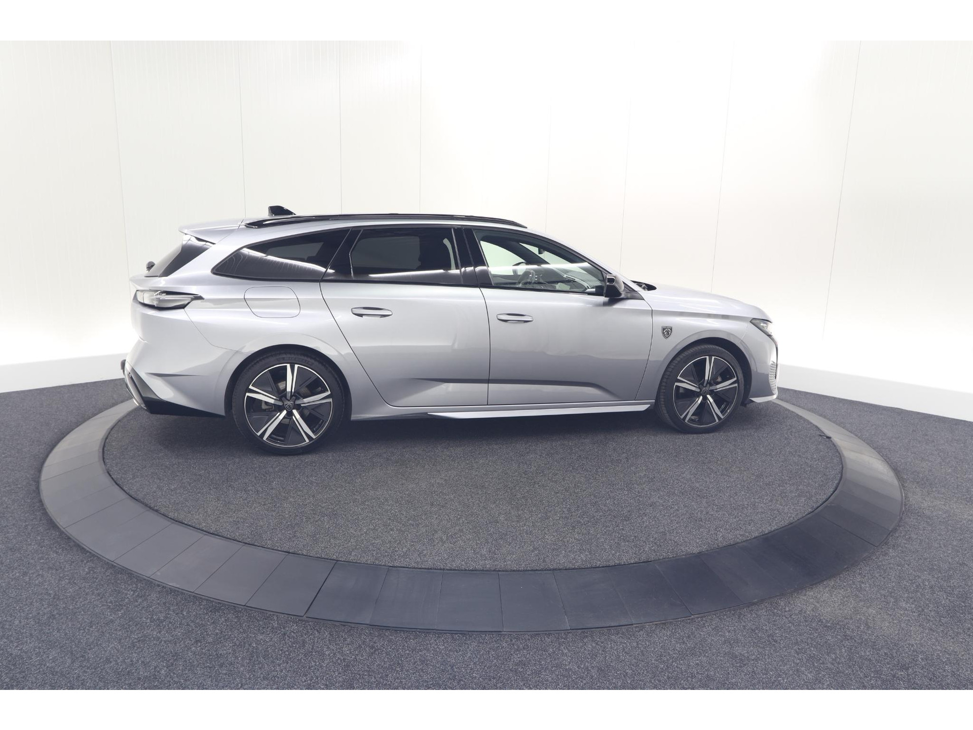 Peugeot 308 SW PureTech 130 EAT8 GT | Trekhaak | Stoelverwarming | Camera | Adaptieve Cruise Control