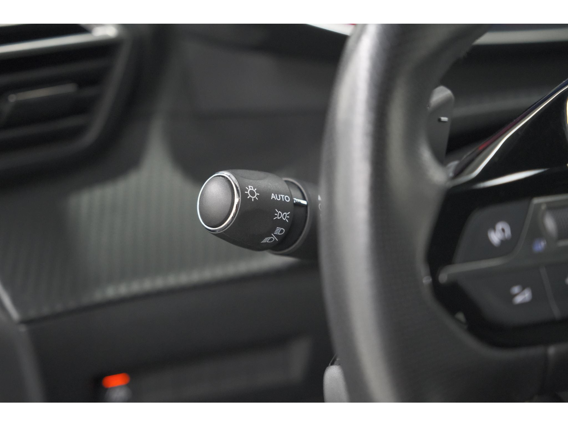 Peugeot 208 PureTech 100 EAT8 GT | Camera | Dodehoekdetectie | Navigatie | Apple Carplay