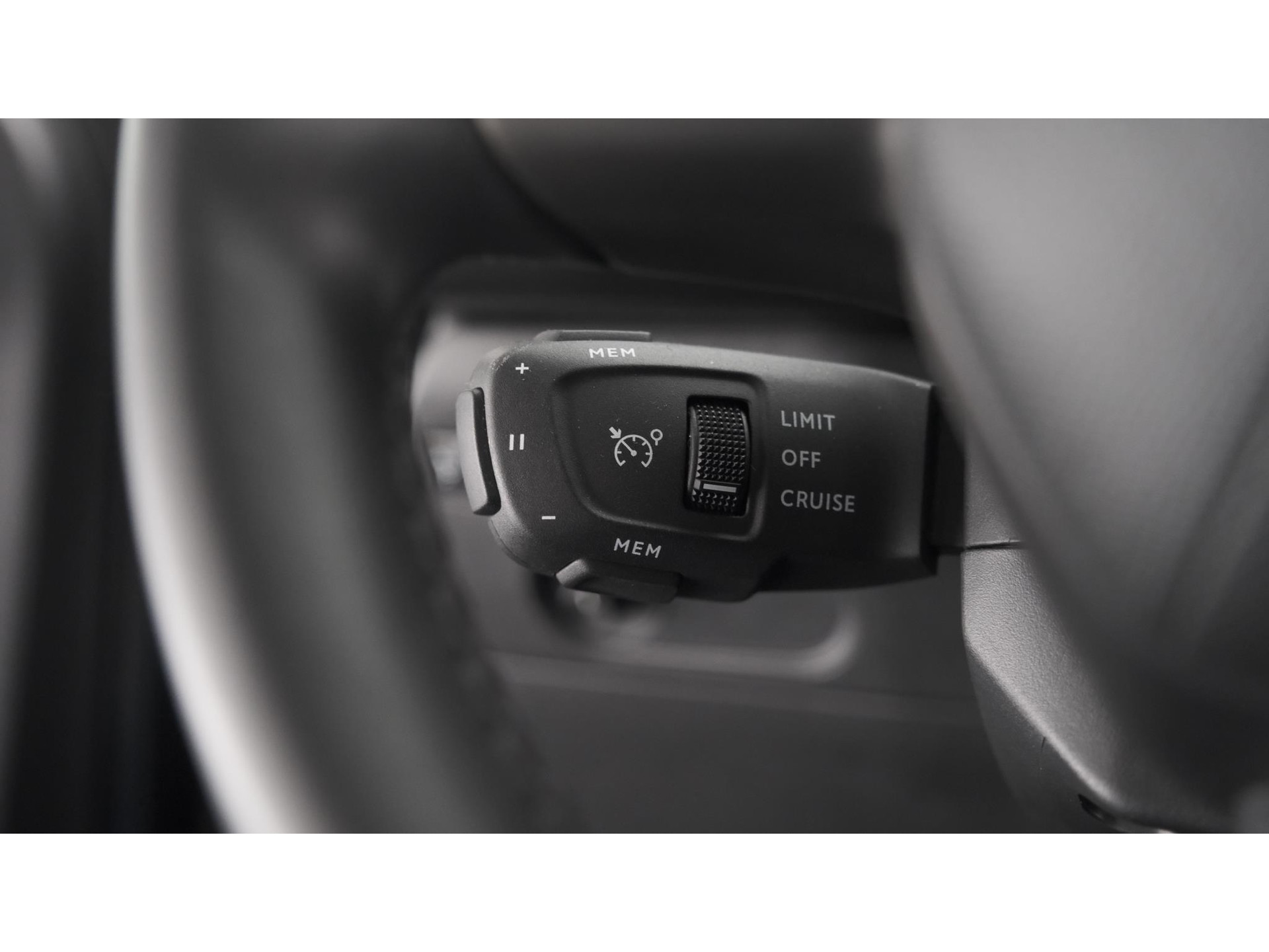 DS 3 Crossback PureTech 100 Montmartre | Parkeersensoren | Apple Carplay | Allseason Banden | Navigatie | Climate Control