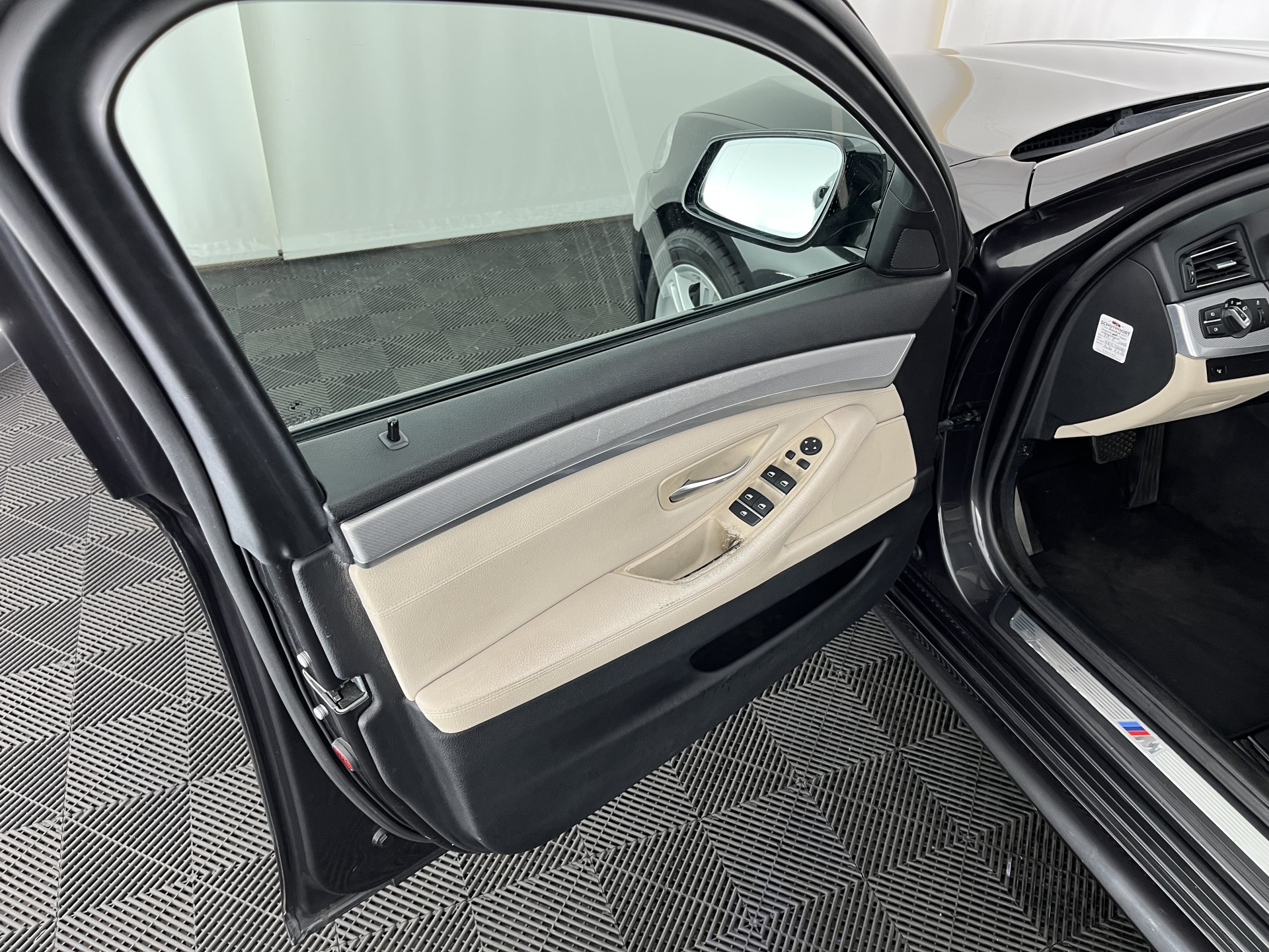 BMW 5-serie Touring 520d M-Sportpack High Executive Aut. *PANO | LEATHER | XENON | HEATED-SPORTSEATS | HIFI-SOUND | NAVI-FULLMAP | PRIVACYGLASS | SHIFTPADDLES | HEAD-UP | 18''ALU*