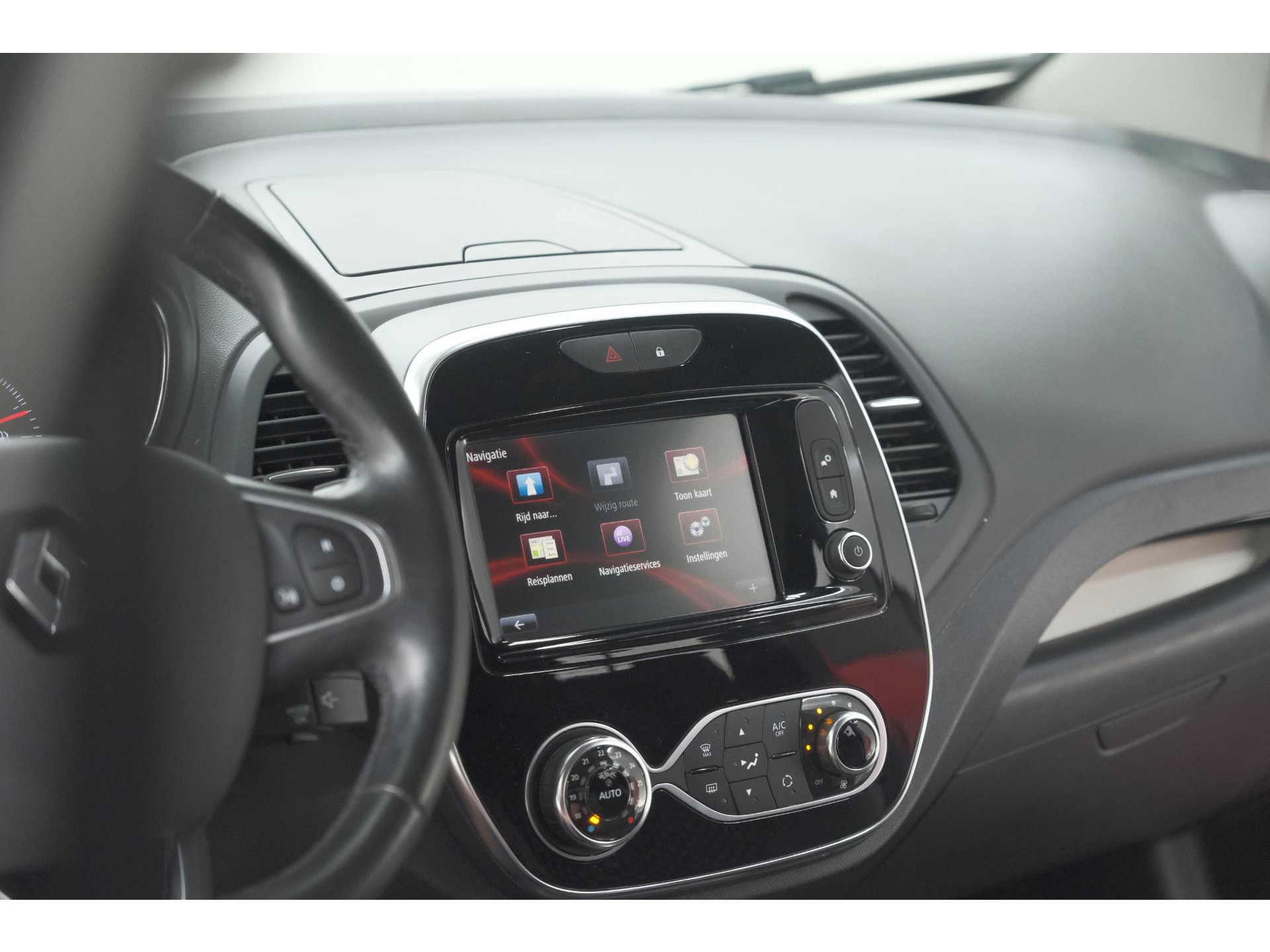 Renault Captur TCe 120 EDC Intens | Trekhaak | Camera | Navigatie | Parkeersensoren