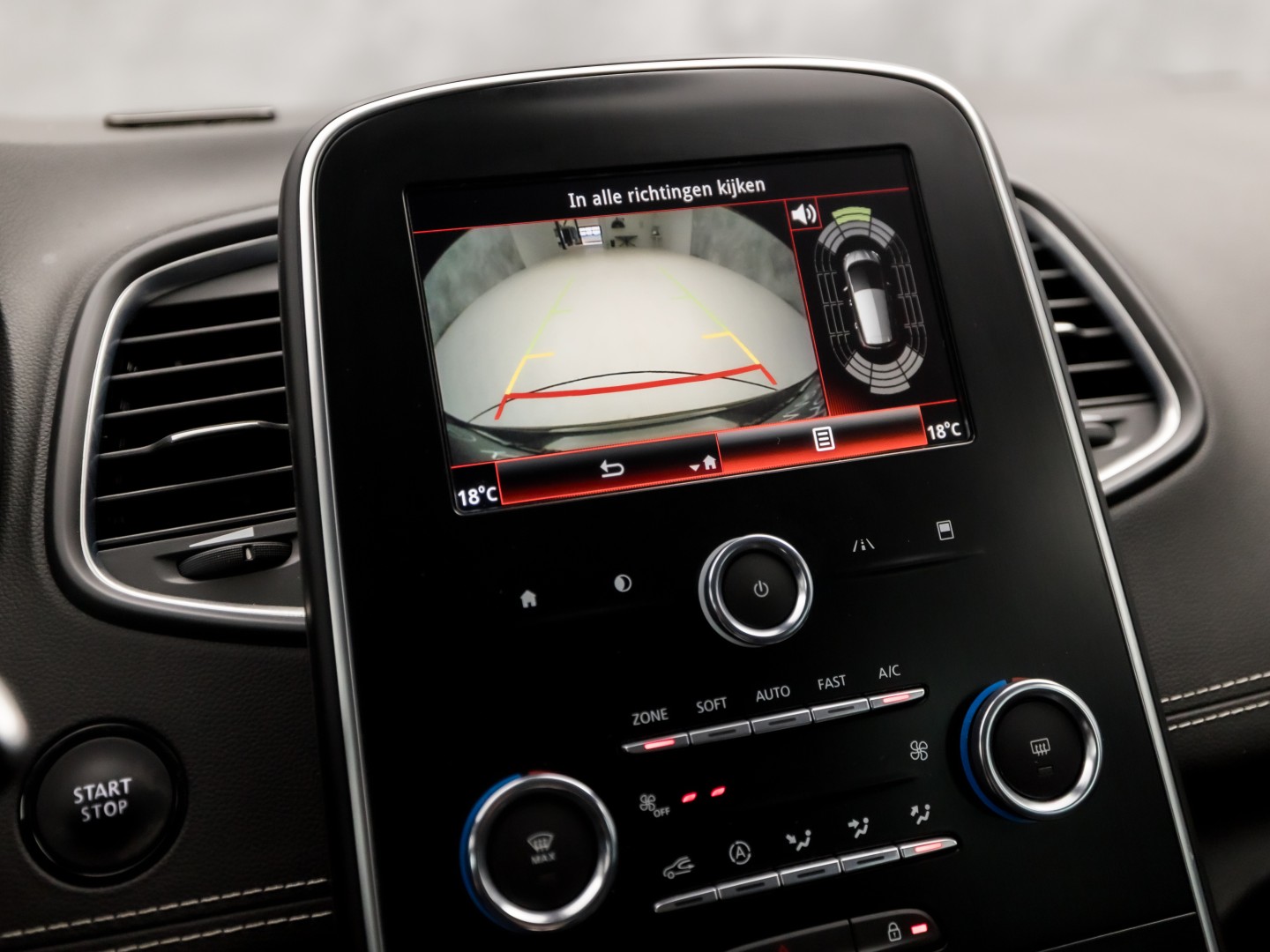 Renault Scénic 1.3 TCe Intens Sport (APPLE CARPLAY, NAVIGATIE, CAMERA, CLIMATE, LEDER, SPORTSTOELEN, GETINT GLAS, CRUISE, NIEUWSTAAT)