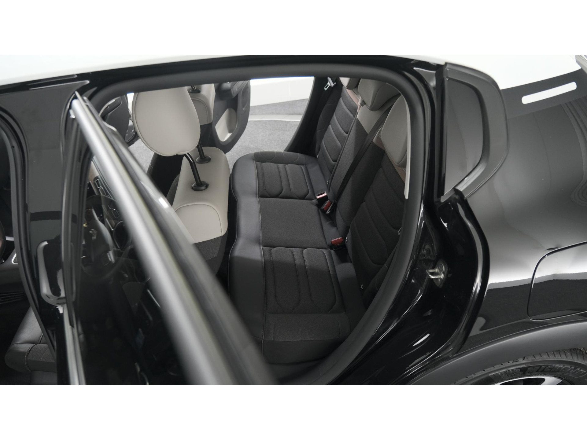 Citroen C3 PureTech 82 Feel Edition | Apple Carplay | Parkeersensoren | Navigatie | Climate Control | 16 Inch Velgen