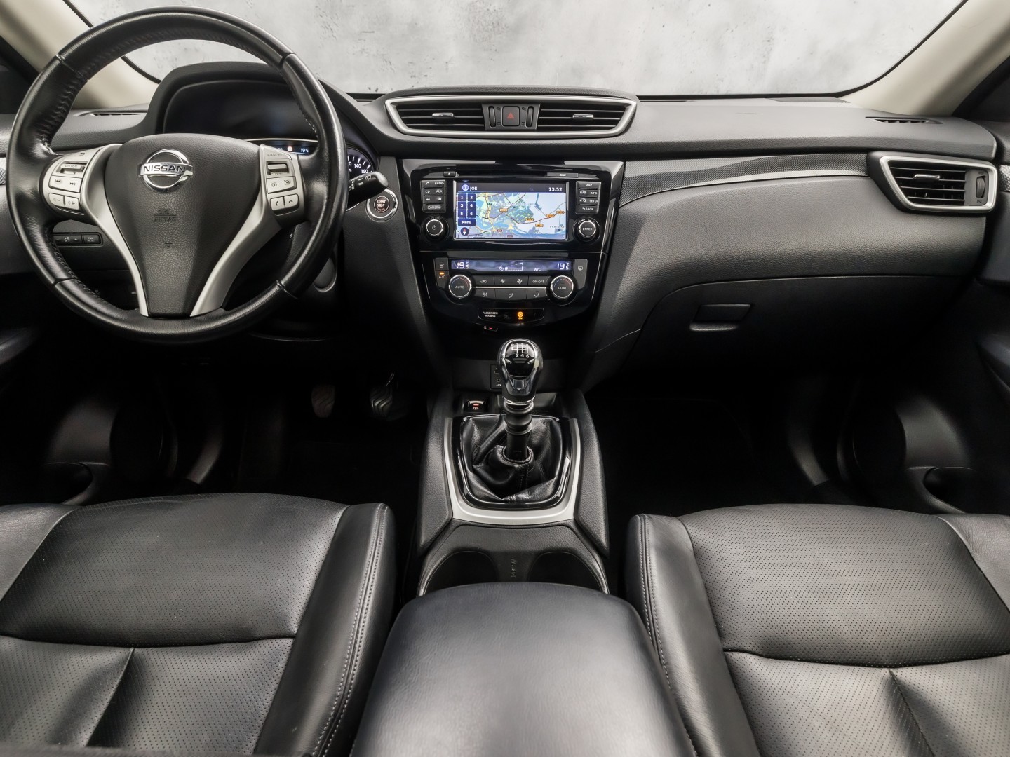 Nissan X-Trail 1.6 DIG-T Tekna 7 Persoons 163Pk (PANORAMADAK, TREKHAAK, NAVIGATIE, 360 CAMERA, LEDER, STOELVERWARMING, SPORTSTOELEN, GETINT GLAS, CRUISE, NIEUWSTAAT)