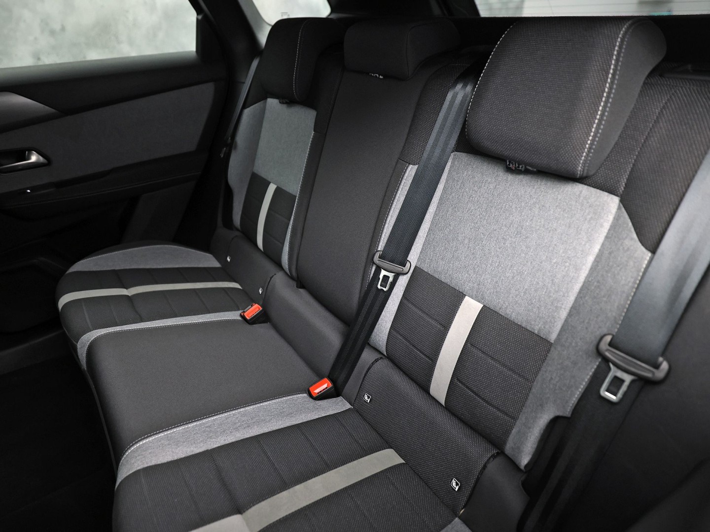 Opel Grandland X 1.2 Turbo Hybrid Sport Automaat (VIRTUAL COCKPIT, APPLE CARPLAY, GROOT NAVI, GETINT GLAS, SPORTSTOELEN, ADAPTIVE CRUISE, KEYLESS, SPORTSTUUR, GETINT GLAS, NIEUWSTAAT)