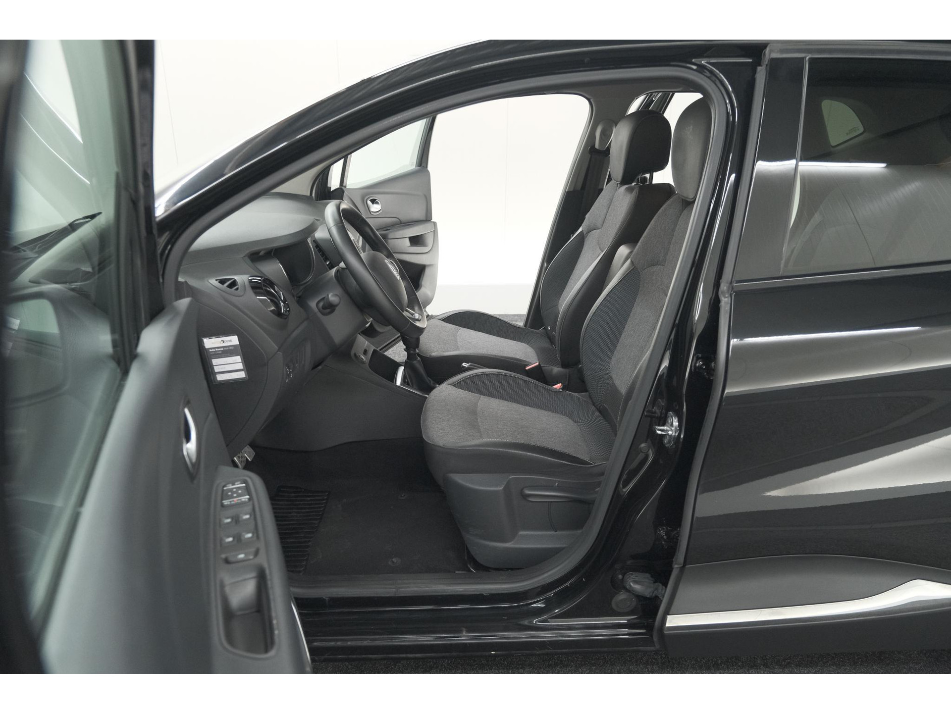 Renault Captur TCe 130 Intens | Camera | Navigatie | Parkeersensoren | Climate Control