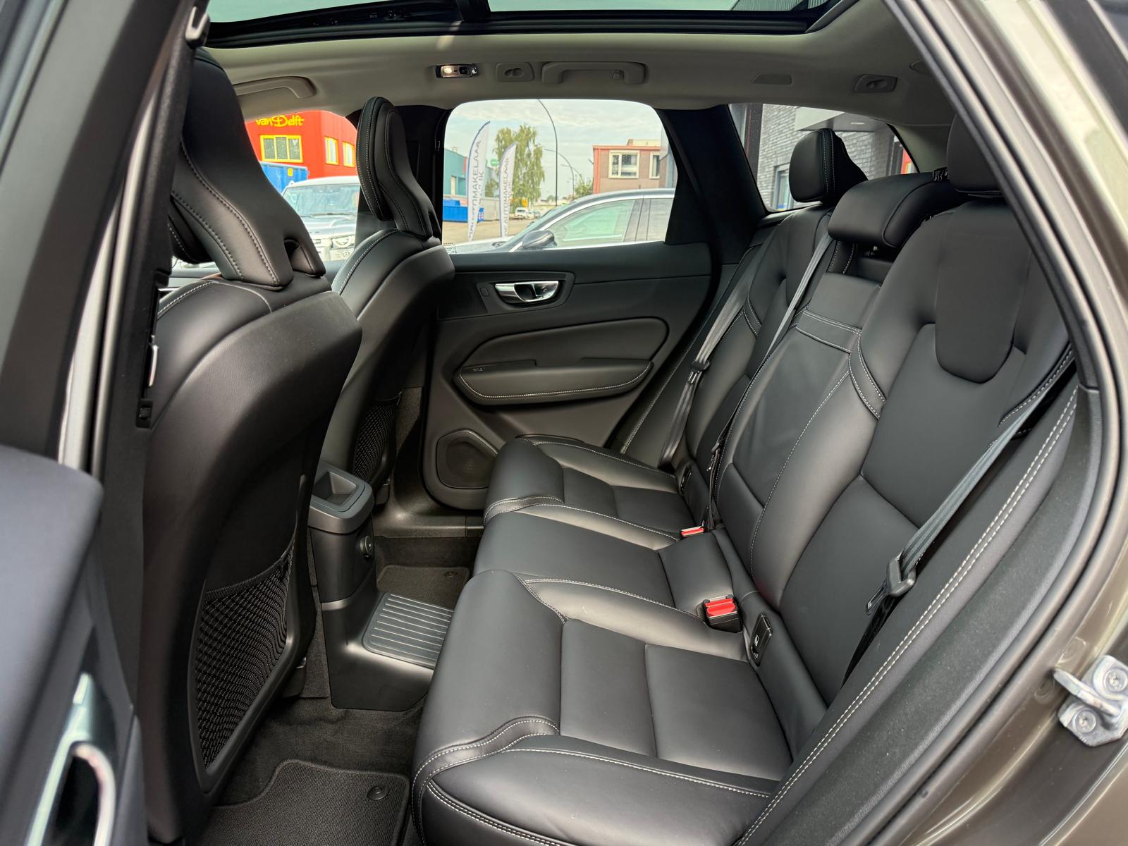 Volvo XC60 2.0 T8 Plug-in hybrid AWD Inscription Exclusive | 1E EIGENAAR | 3/6/12 MND GARANTIE | PANO | LED | ACC | DAB | CARPLAY | TREKHAAK | STOELKOELING |