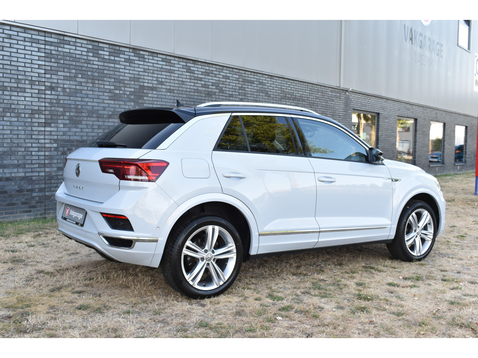 Volkswagen T-Roc 1.5 TSI Sport Business R Carplay Automaat R-line Zwart dak