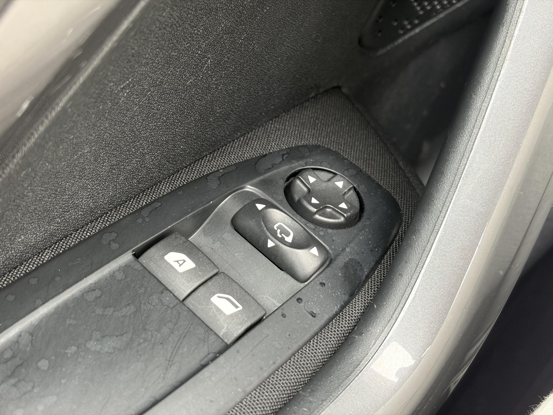 Peugeot 2008 1.2 PureTech Blue Lion ✓D-riem vv in 10-2025✓Navi✓110pk✓Carplay✓Airco✓Cruise✓Pdc✓N.A.P✓Apk tot 12-2026