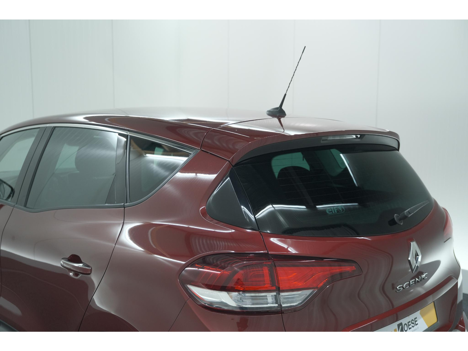 Renault Scénic TCe 140 EDC Limited | Camera | Stoelverwarming | Navigatie | Apple Carplay