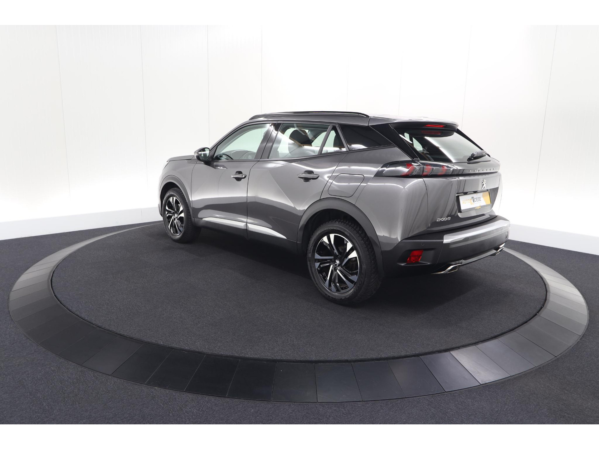 Peugeot 2008 PureTech 130 Allure | Camera | Stoelverwarming | Apple Carplay | Parkeersensoren voor + Achter