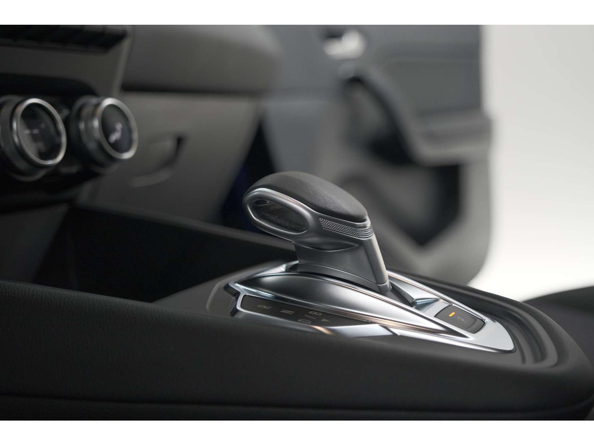 Renault Captur 1.6 E-Tech Plug-in Hybrid 160 Intens | Allseason Banden | Camera | 9.3 Inch Grootscherm | Apple Carplay