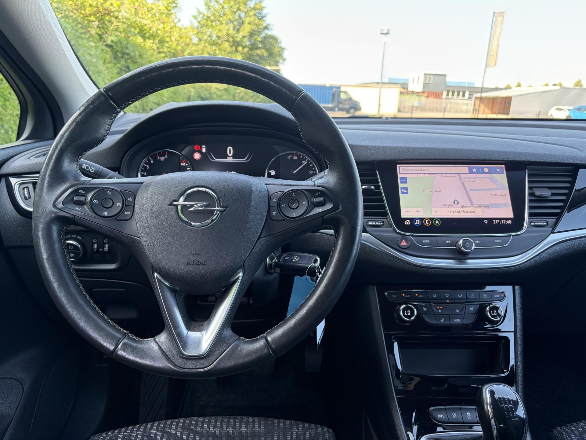 Opel Astra 1.2 Launch Elegance 2e Eigenaar,Camera,Stoelverw-Stuurverw,110pk,Navi,Carplay,Halfleder,Elekt.Stoel,6 Bak,Clima,Cruise,Lm velgen,Pdc V+A,N.A.P,Net beurt gehad,Apk tot 09-2028