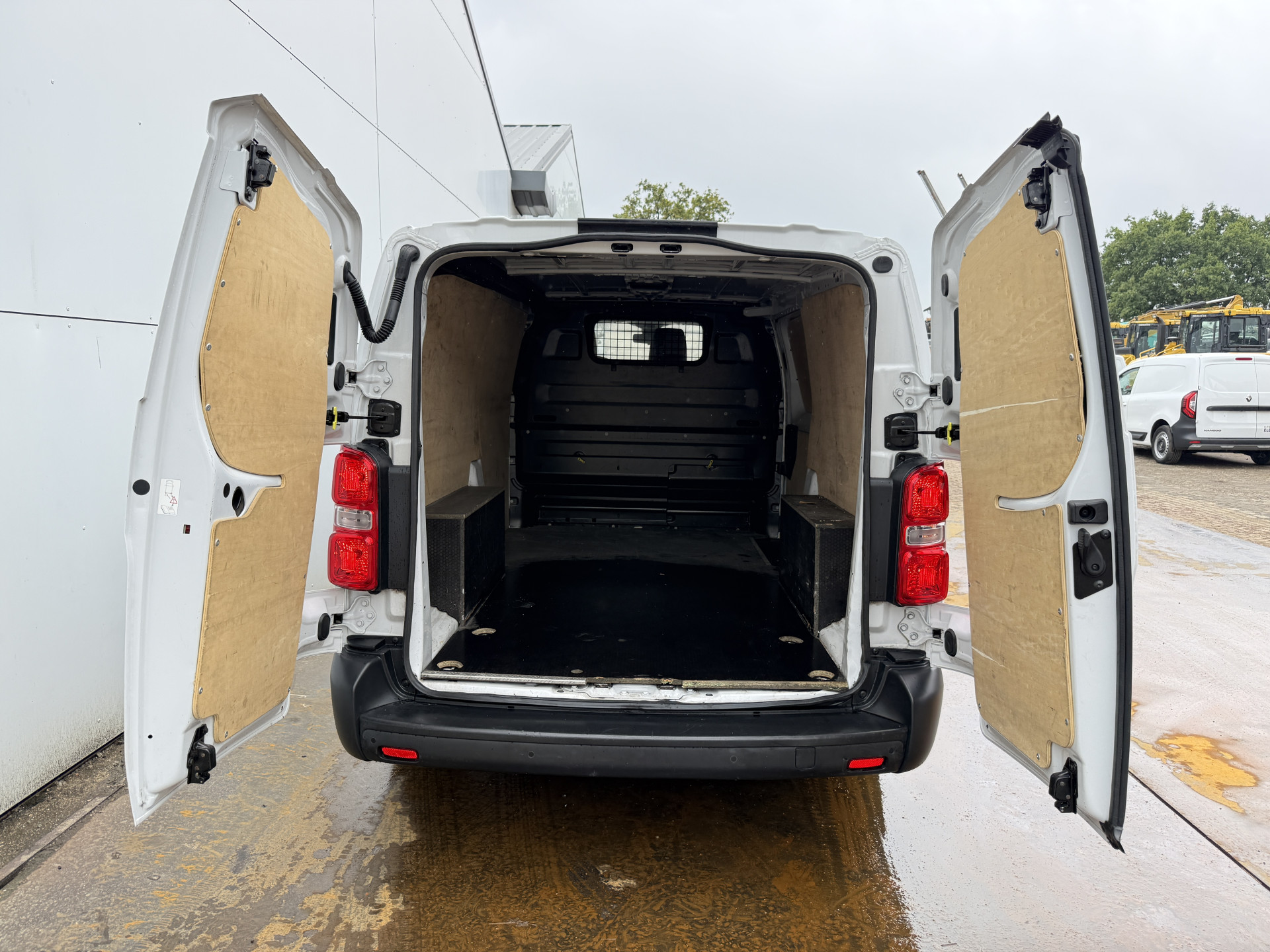 Toyota ProAce Electric 75kWh 136PK L2 Elektrisch 93.3% (SOH) 330km WLTP Snelladen Cruise Control Climate Control Carplay Navigatie 360° Camera Snelladen