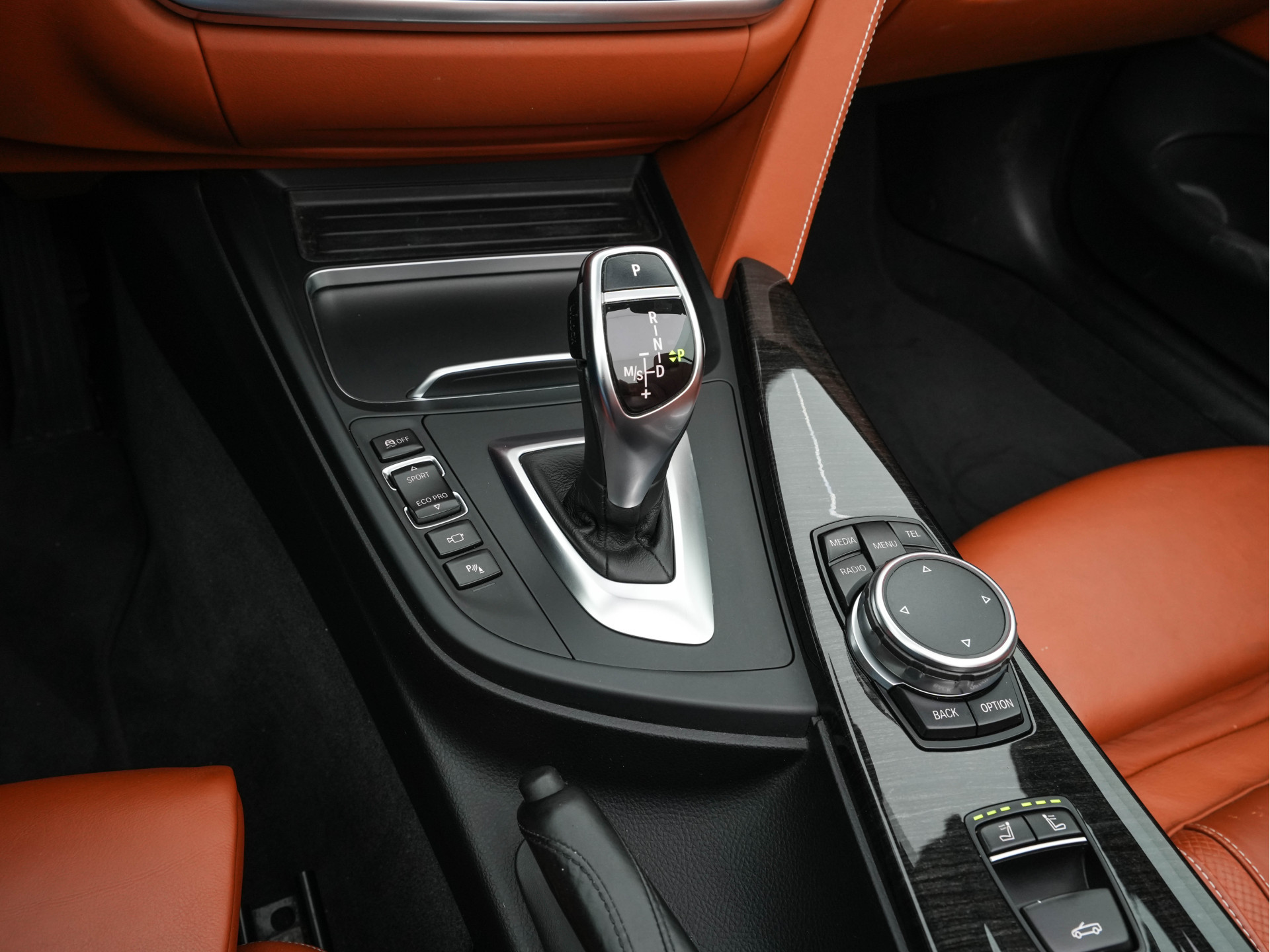 BMW 4-serie Cabrio 435d xDrive M-SportPack Centennial High-Executive Aut. *LEATHER | FULL-LED | ADAPTIVE-CRUISE | MEMORY-PACK | AIRSCARF | BLINDSPOT | HIFI-SOUND | KEYLESS | DAB+ | HEATED-SPORTSEATS | CAMERA | HEAD-UP | NAVI-FULLMAP | 19''ALU*