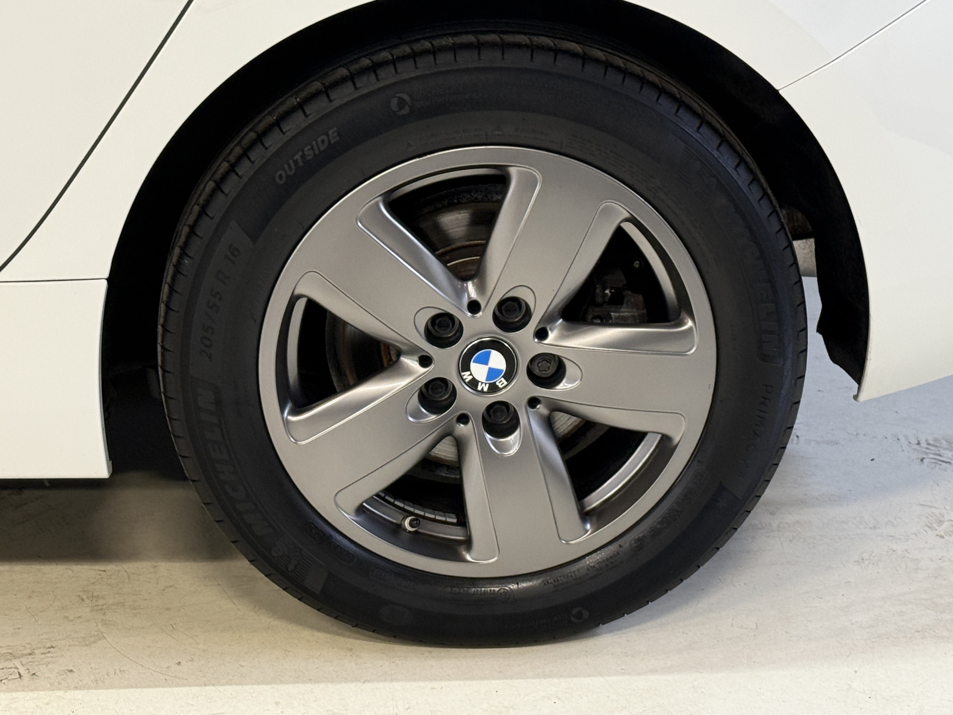 BMW 1-serie 116i Business Edition | Zwarte grill | Apple Carplay | DAB+ | PDC V+A