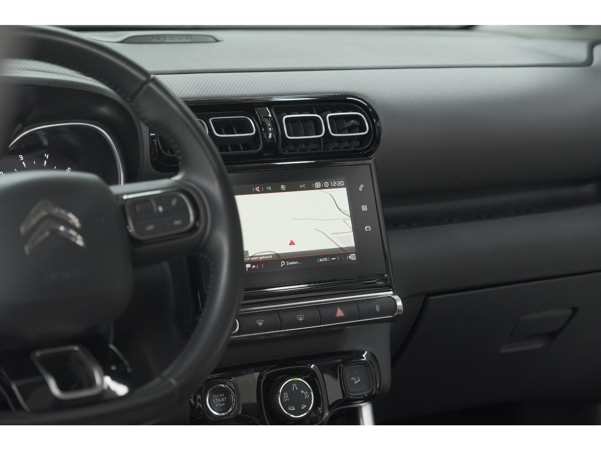Citroen C3 Aircross PureTech 110 EAT6 Shine | Trekhaak | Panoramadak | Head-Up Display | Camera | Navigatie