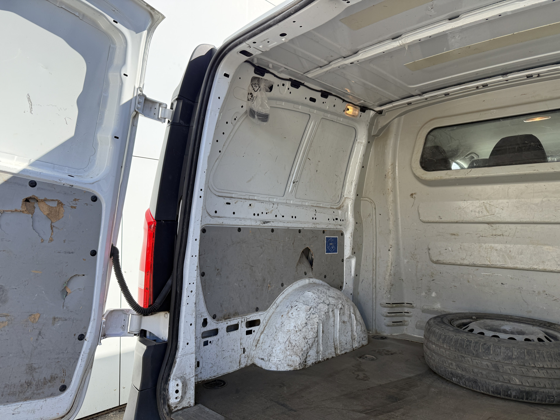 Mercedes-Benz Vito 114 1.9 CDI 136PK Dubbele Cabine L2H1 5 Stoelen Climate Control Cruise Control Trekhaak Carplay Camera