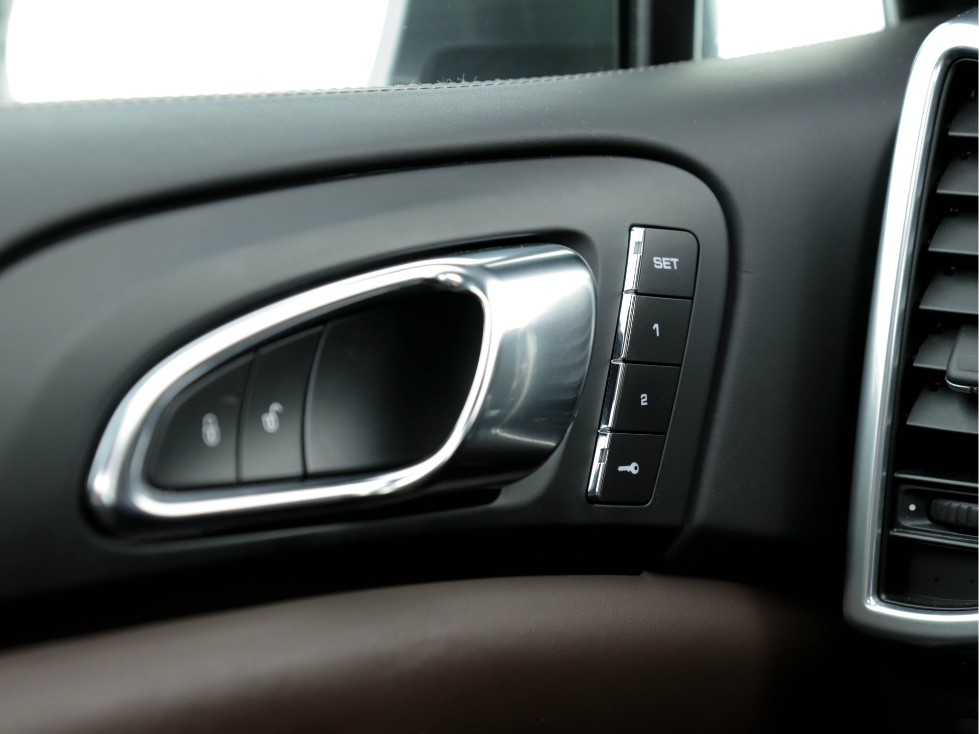 Porsche Cayenne 3.0 S E-Hybrid Plug-In (model-2016) Aut. *PANO | LEATHER | NAVI-FULLMAP | BOSE-SURROUND | AIR-SUSPENSION | ECC | FULL-LED | PDC | CRUISE | MEMORY-PACK | SHIFTPADDLES | HEATED-SPORTSEATS | 21"ALU*