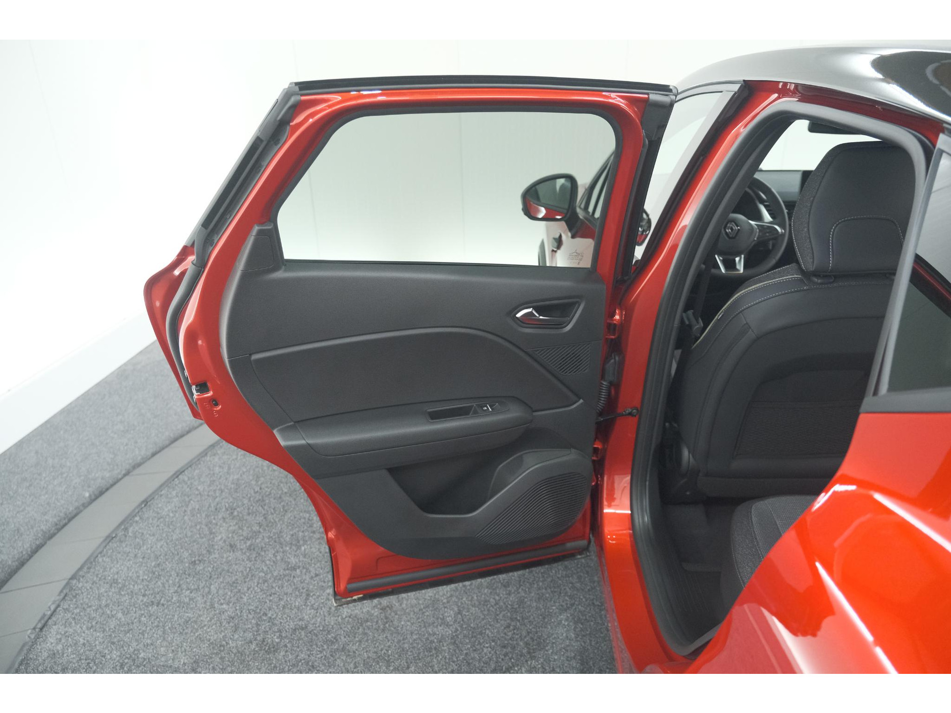 Renault Captur 1.6 E-Tech full hybrid 145 Techno | Advanced Driving | Camera | Dodehoekdetectie | Apple Carplay | 18 Inch Lichtmetalen Velgen