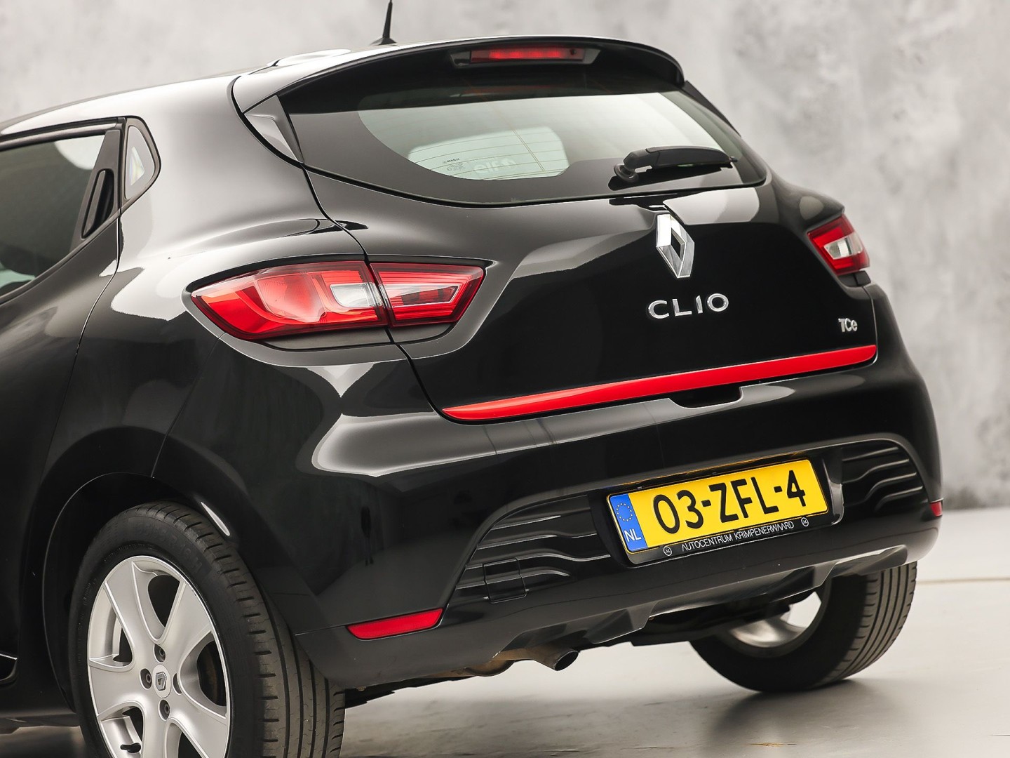 Renault Clio 0.9 TCe Dynamic Sport (NAVIGATIE, CRUISE, LM VELGEN, SPORTSTOELEN, NIEUWE APK, NIEUWSTAAT)