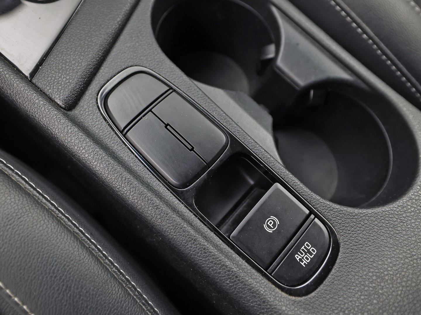Kia Niro 1.6 GDi PHEV DynamicLine 141Pk Automaat (1e EIGENAAR, APPLE CARPLAY, GROOT NAVI, CAMERA, TREKHAAK, SPORTSTOELEN, ADAPTIVE CRUISE, GETINT GLAS, LEDER, NIEUWSTAAT)