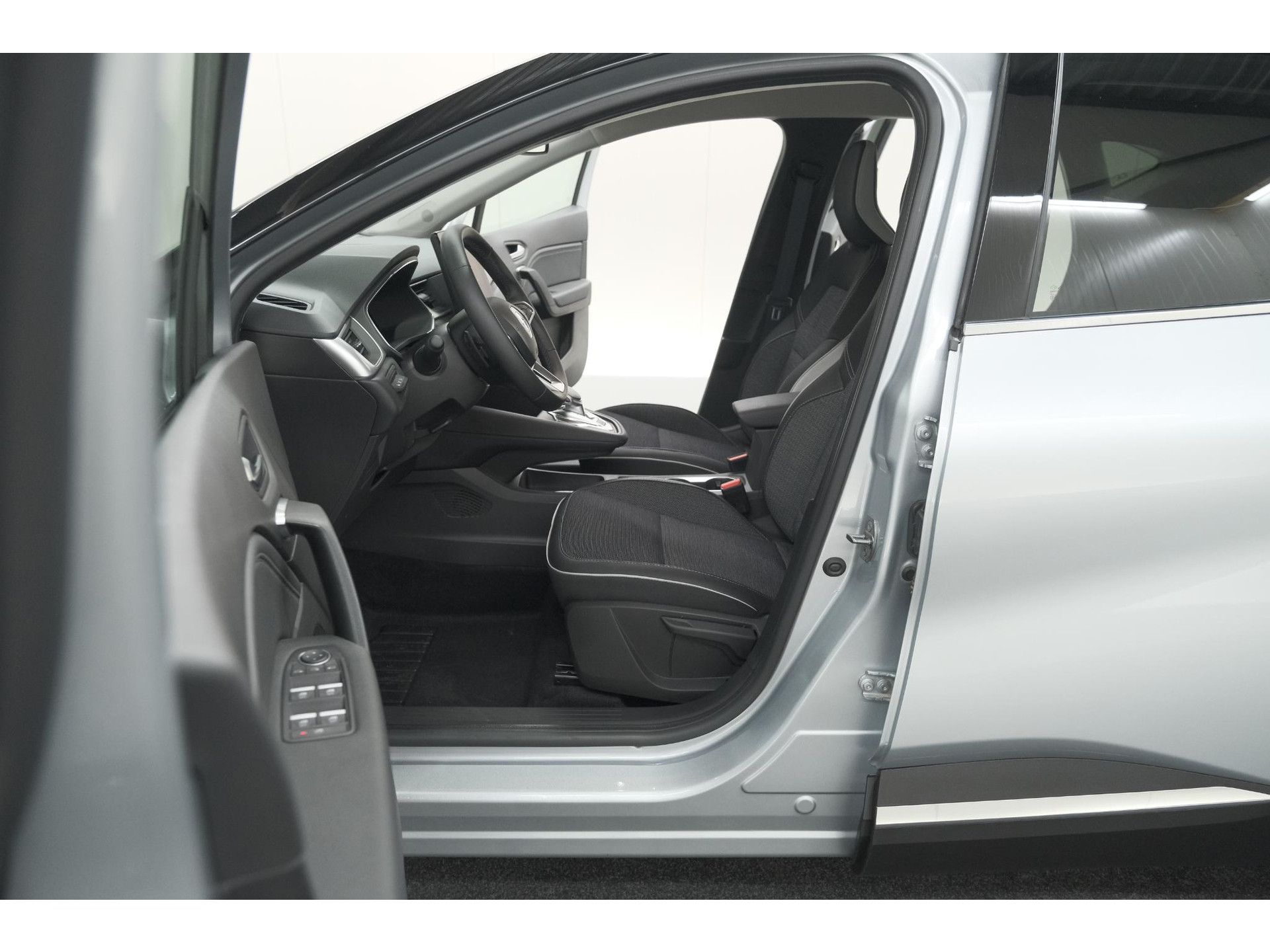 Renault Captur Mild Hybrid 140 EDC Techno | Camera | 9.3 Inch Scherm | Apple Carplay | Parkeersensoren | Allseason Banden | Stoelverwarming