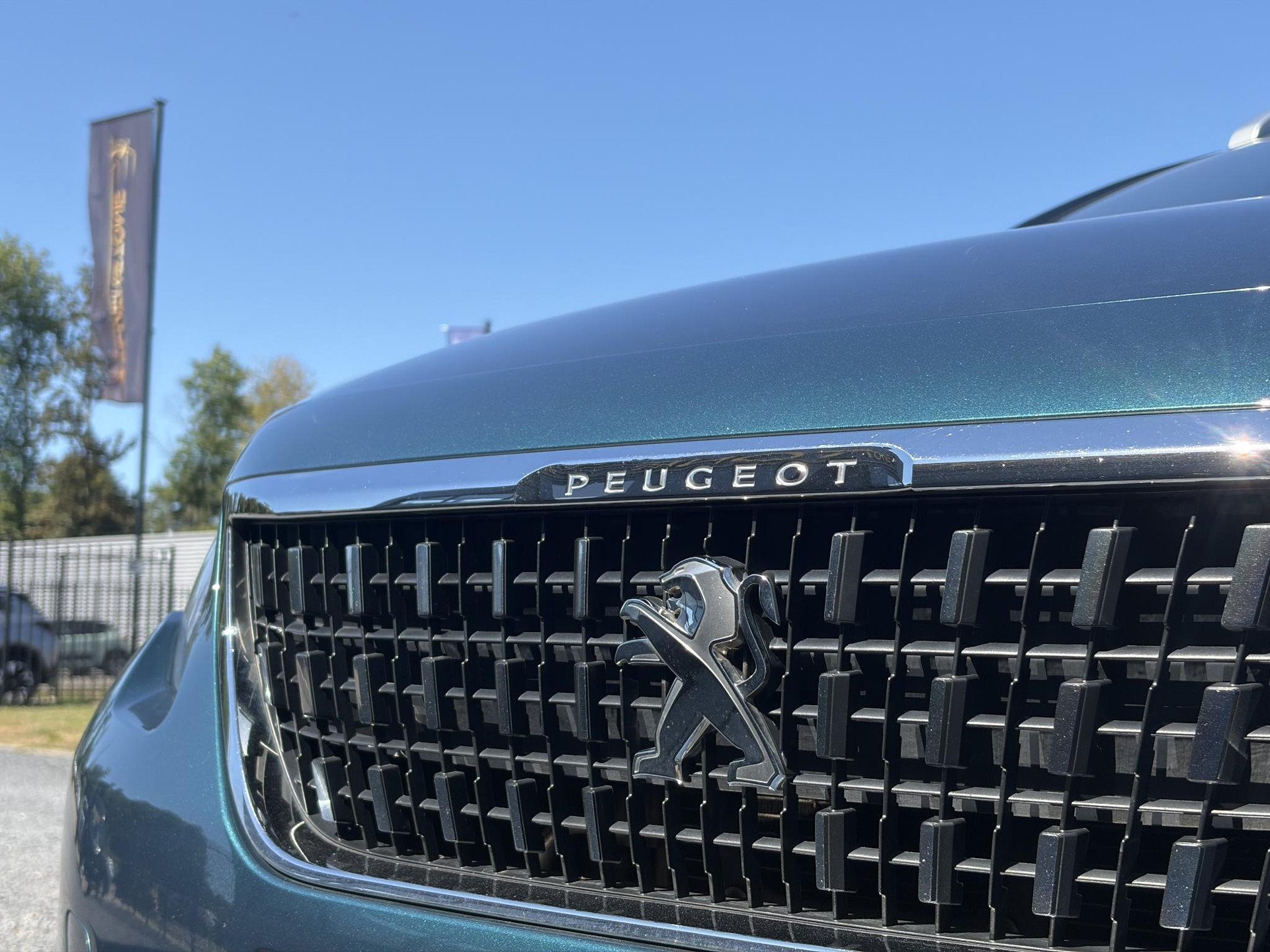 Peugeot 2008 1.2 PureTech Allure D-riem vv in 02-2026 l Pano l Carplay l Camera l Halfleder l 110pk l Dealer Onderhouden l 2e Eigenaar l Navi l Clima l Cruise l Pdc l Lm velgen l Apk tot 02-2027