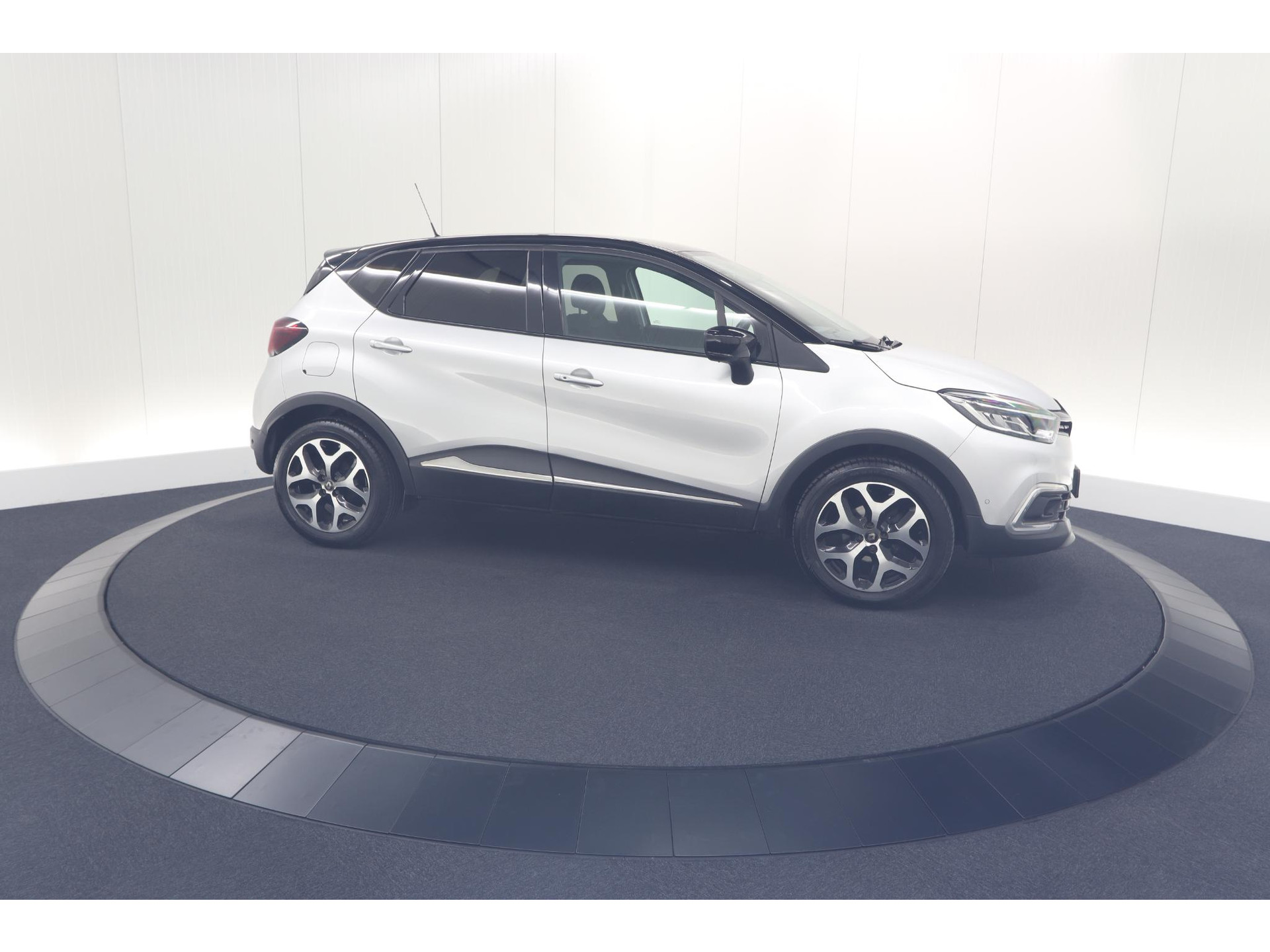 Renault Captur TCe 90 Intens | Camera | Dodehoekdetectie | Navigatie | Parkeersensoren