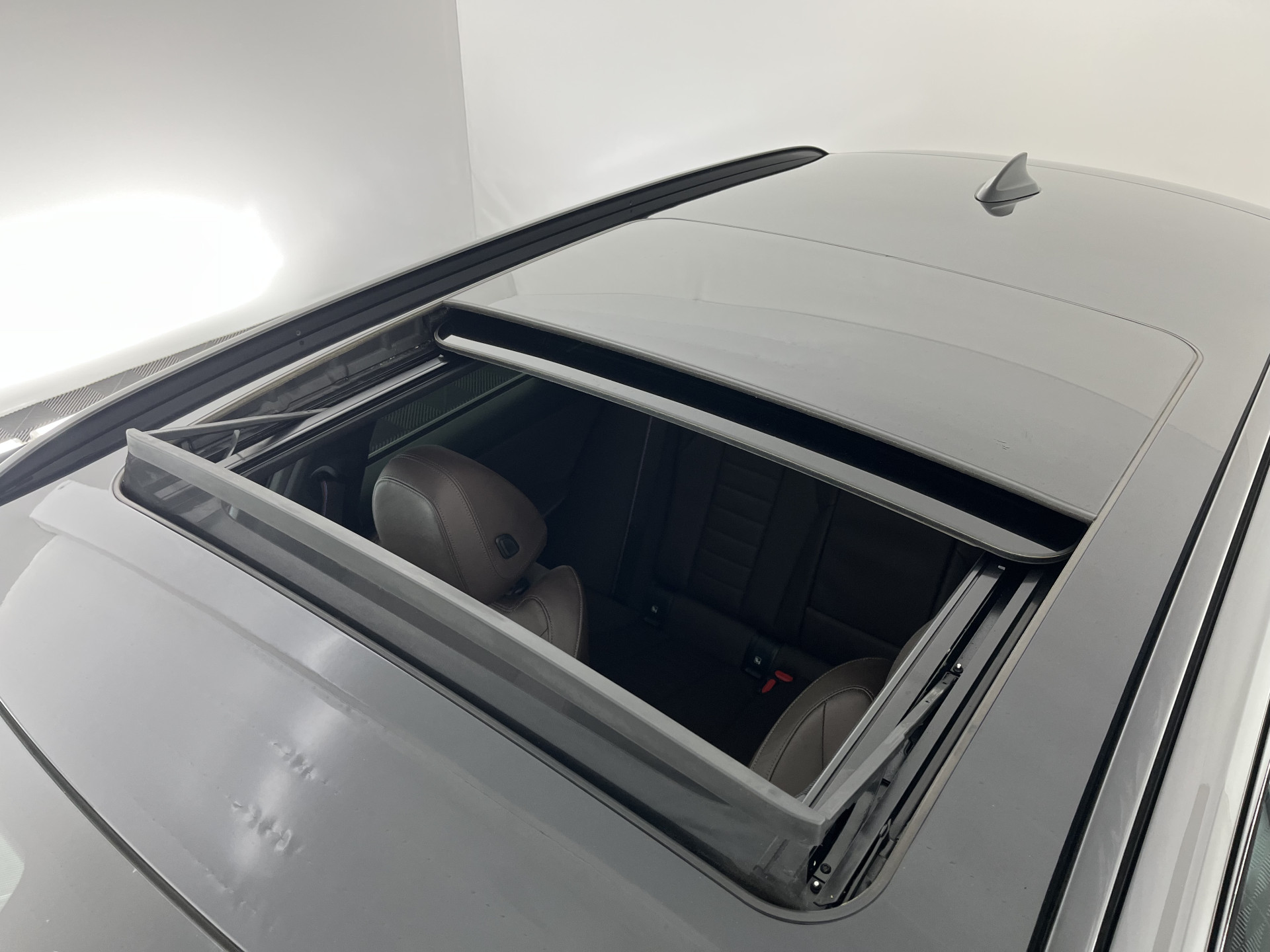 BMW 3-serie Touring 330e eDrive  M-Sportpack Edition (Plug-In) (INCL-BTW) *PANO | LEATHER | HEAD-UP | ADAPTIVE-CRUISE | FULL-LED | KEYLESS | DIGI-COCKPIT | HEATED-SPORTSEATS | CAMERA | HIFI-SOUND | PRIVACYGLASS | DAB+ | SHIFTPADDLES | NAVI-FULLMAP | 19"A