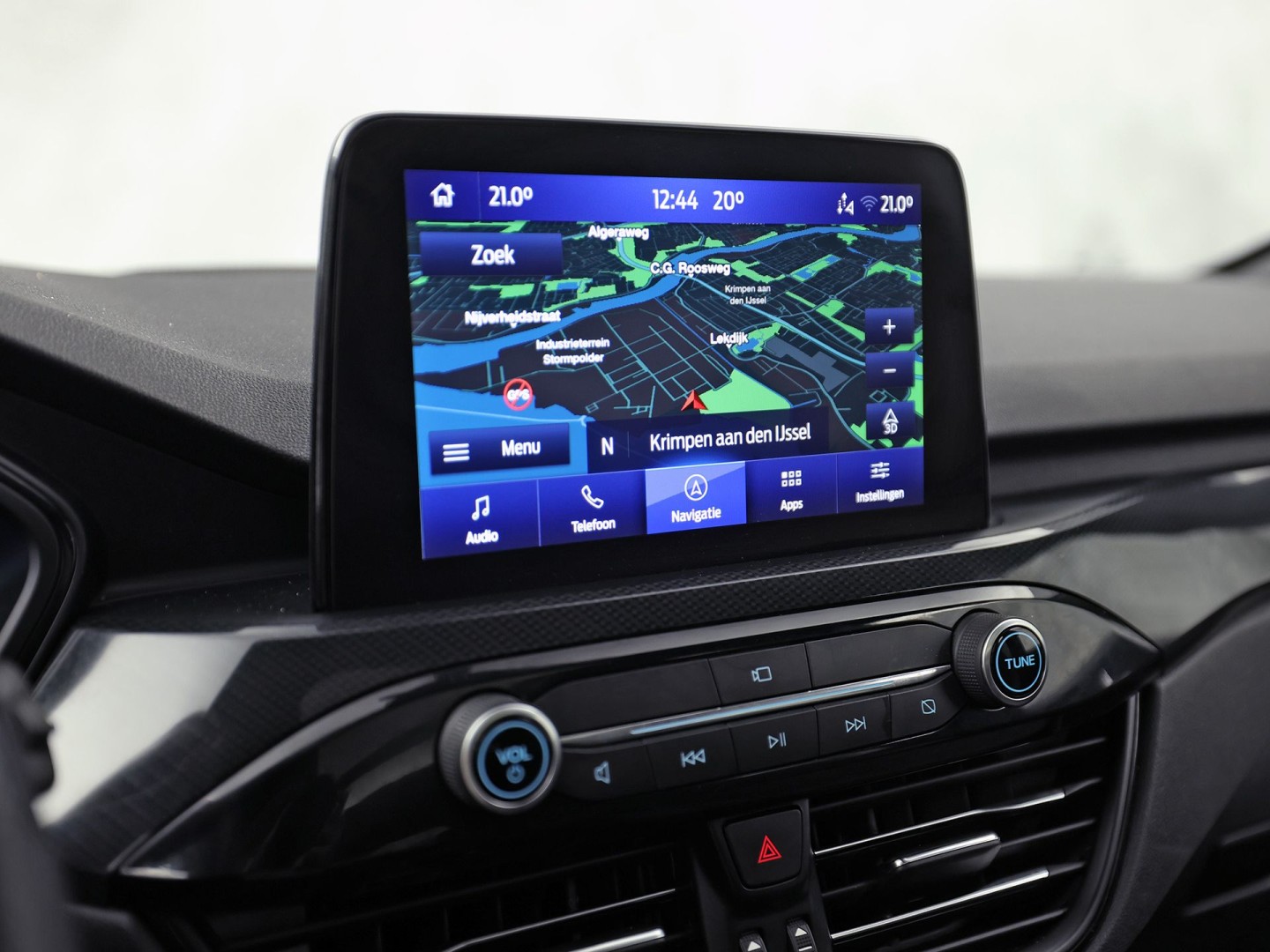Ford Kuga 2.5 PHEV ST Line 225Pk Automaat (PANORAMADAK, SOH 87,7%, APPLE CARPLAY, LEDER/ALCANTARA, STUUR/STOELVERWARMING, CAMERA, SPORTSTOELEN, HEAD-UP DISPLAY, ADAPTIVE CRUISE, GETINT GLAS, NIEUWE APK, NIEUWSTAAT)