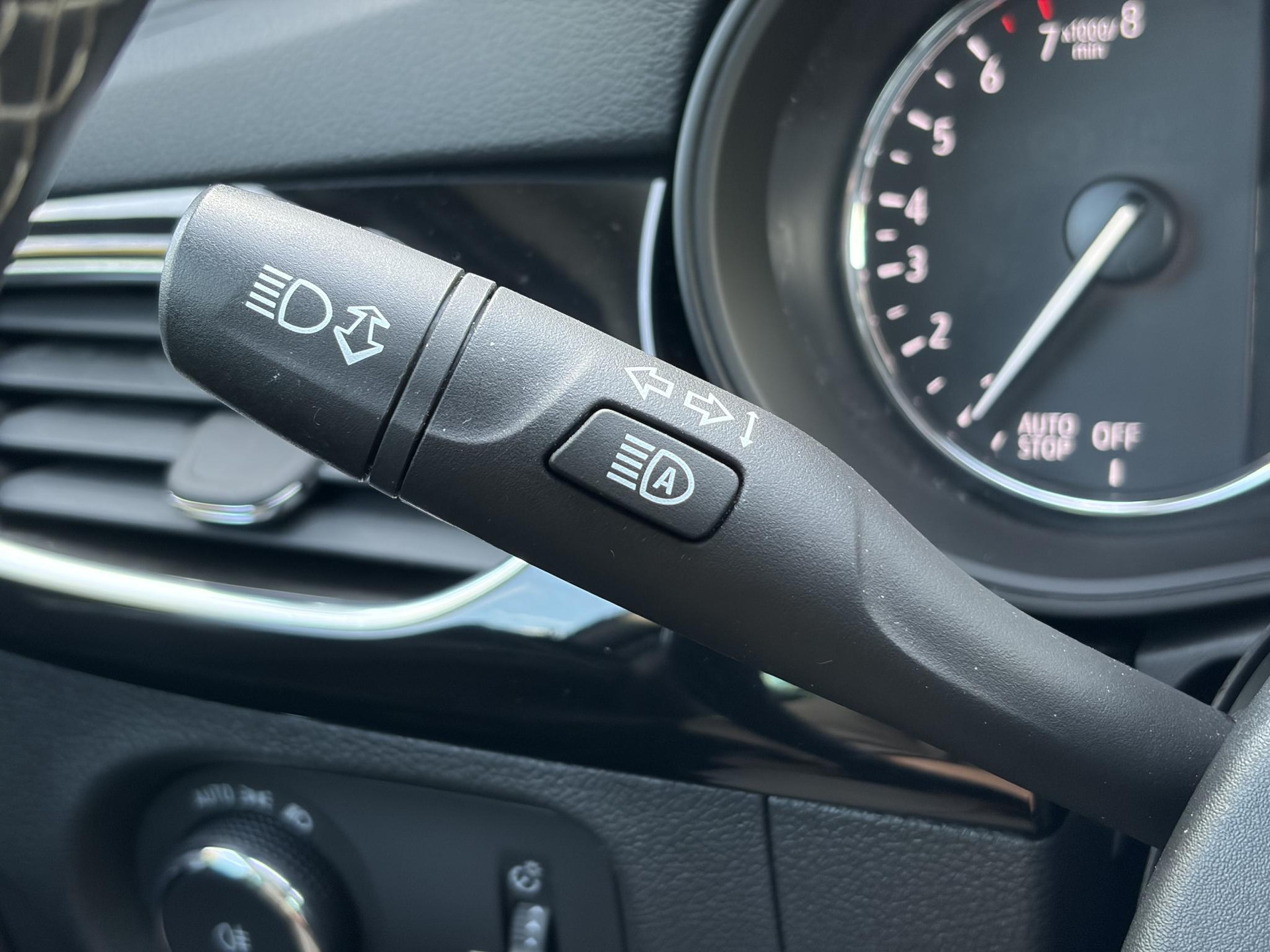 Opel Astra Sports Tourer 1.2 Business Elegance ✓1e Eigenaar✓110pk✓Carplay✓Camera✓Navi✓Clima✓Cruise✓Halfleder✓Comfortstoel✓Pdc V+A✓6 Bak✓Dealer Onderhouden✓Keyless✓Lm velgen✓N.A.P✓Apk tot 06-2027