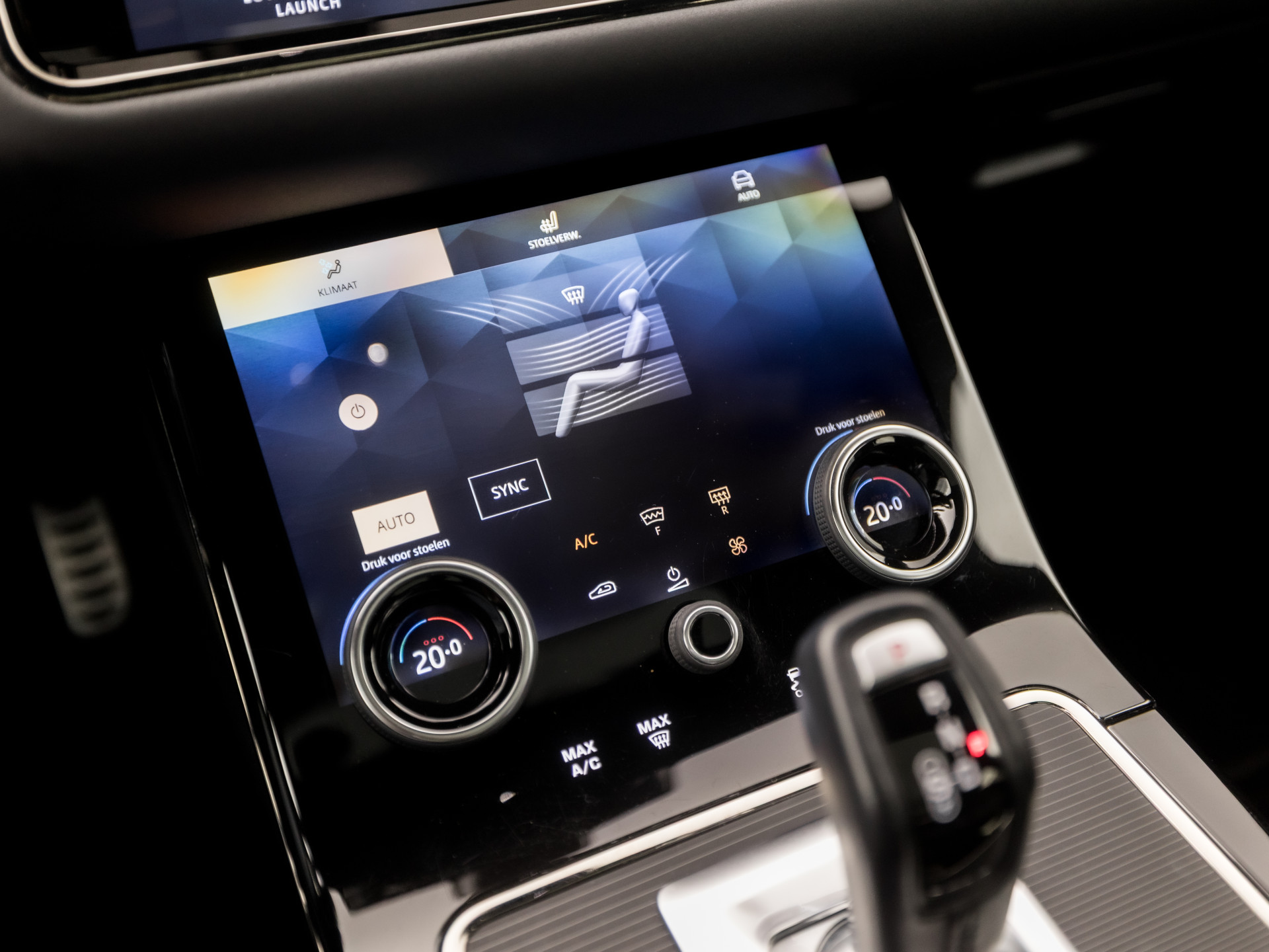 Land Rover Range Rover Evoque 1.5 P300e AWD R-Dynamic SE 309Pk Automaat (PANORAMADAK, APPLE CARPLAY, 360 CAMERA, MERIDIAN AUDIO, MEMORY SEATS, STUUR/STOELVERWARMING, ADAPTIVE CRUISE, VIRTUAL DASHBOARD, NIEUWSTAAT)