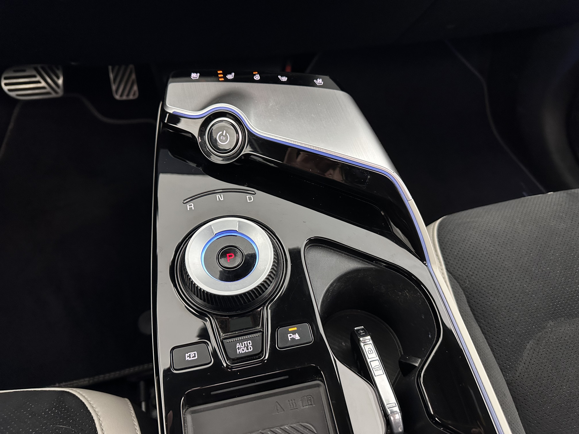 Kia EV6 GT-Line 77.4 kWh (3-Fase-11kW) {SOH-98%} (INCL-BTW) Aut. *HEATPUMP | PANO | HEAD-UP | LEATHER-ALCANTARA | ADAPTIVE-CRUISE | DIGI-COCKPIT | MERIDIAN-AUDIO | MEMORYPACK | FULL-LED | KEYLESS | TOPVIEW | DAB | BLINDSPOT | NAVI-FULLMAP |