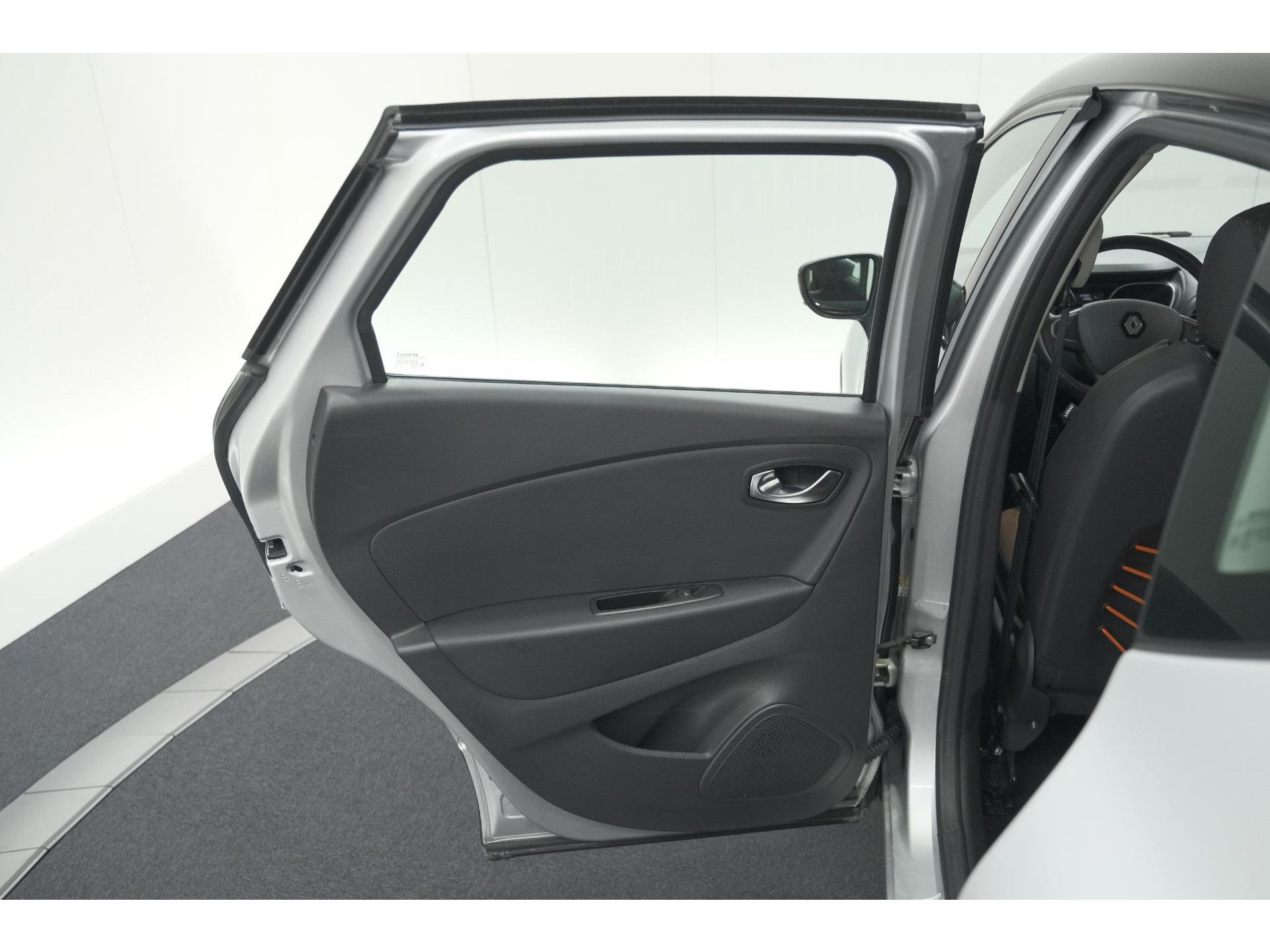 Renault Captur TCe 90 Intens | Trekhaak | AllSeason banden | Navigatie | Parkeersensoren