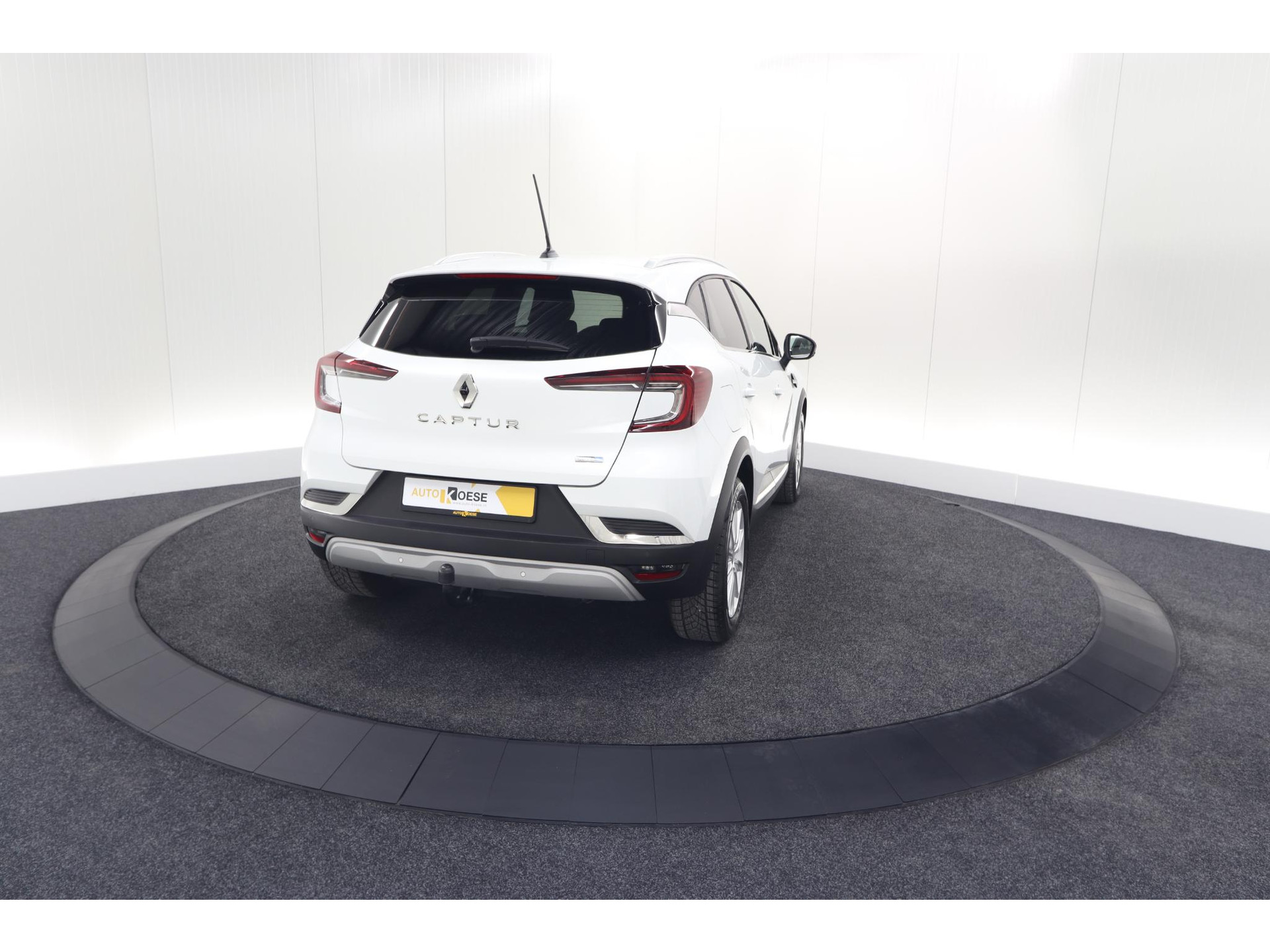 Renault Captur 1.6 E-Tech Plug-in Hybrid 160 Intens | Trekhaak | Camera | Navigatie | Parkeersensoren | Pack Winter