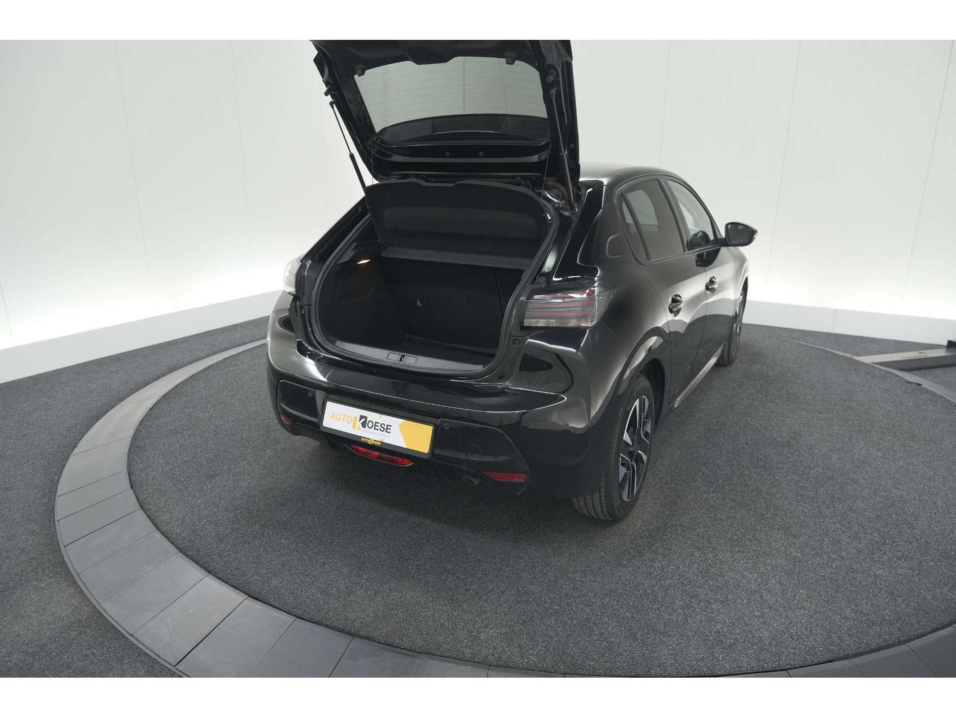 Peugeot 208 PureTech 100 Allure | Parkeersensoren | Navigatie | Apple Carplay