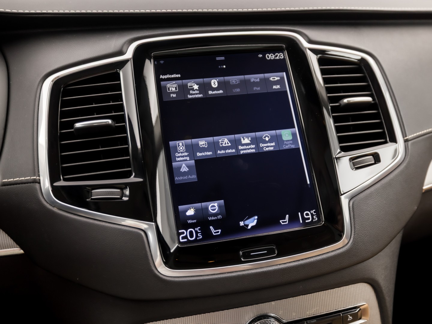 Volvo XC90 2.0 T8 Twin Engine AWD Inscription 7 Persoons 408Pk Automaat (PANORAMADAK, BOWERS&WILKINS, MEMORY SEATS, BRUIN LEDER, CAMERA, STOELKOELING/VERWARMING, HEAD-UP DISPLAY, GETINT GLAS, ELEK ACHTERKLEP, NIEUWSTAAT)