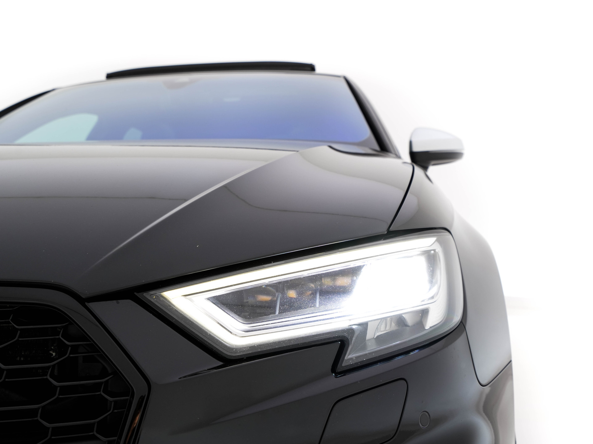 Audi RS3 2.5 TFSI quattro Aut. *RS-SEATS | PANO | NAPPA-FULL-LEATHER | DIGI-COCKPIT | BANG&OLUFSEN | APPLE-CARPLAY | ADAPTIVE-CRUISE | BLIND-SPOT | CAMERA | KEYLESS | NAVI-FULLMAP | DAB+ | MAGNETIC-RIDE | 19''ALU*