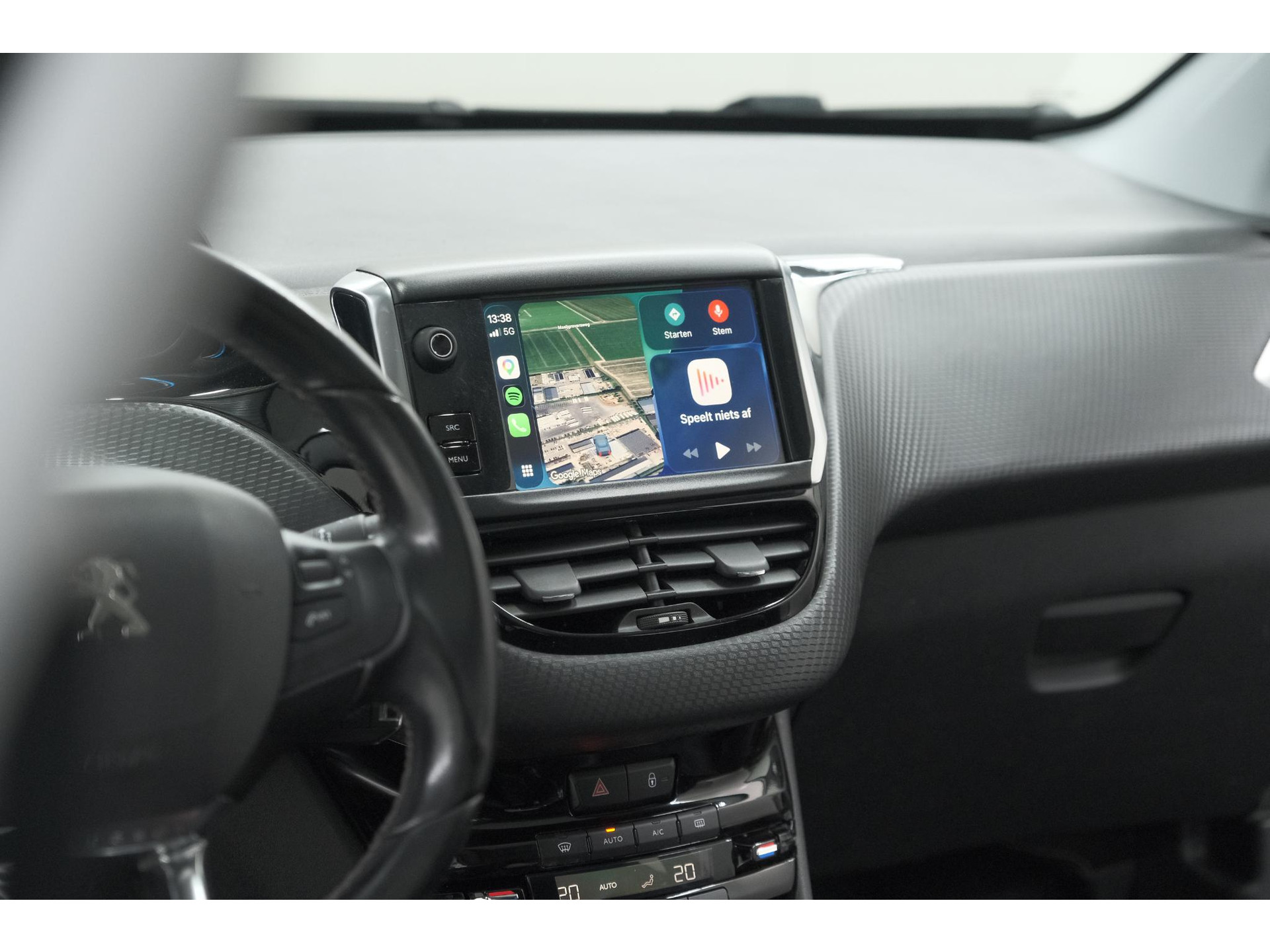 Peugeot 2008 PureTech 110 Allure | Panoramadak | Apple Carplay | Navigatie | Parkeersensoren